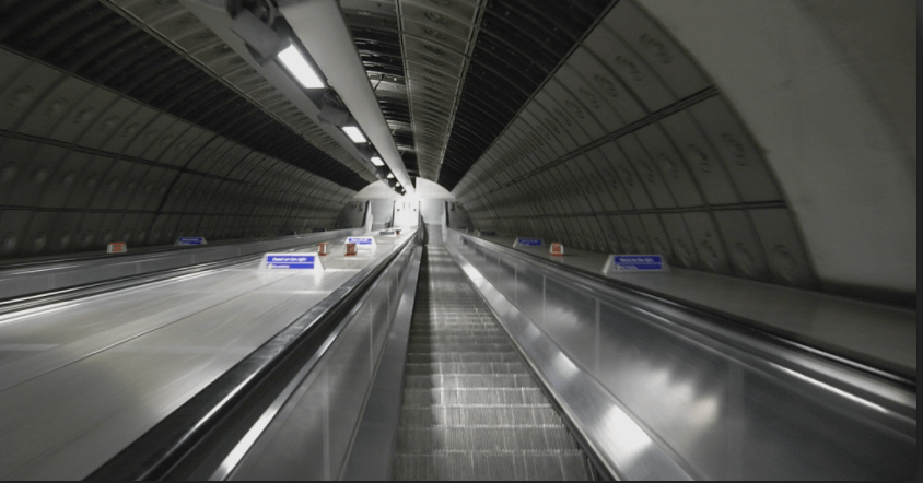 ロンドンの旅の途中で名作スツールと出会う。その価値とは──