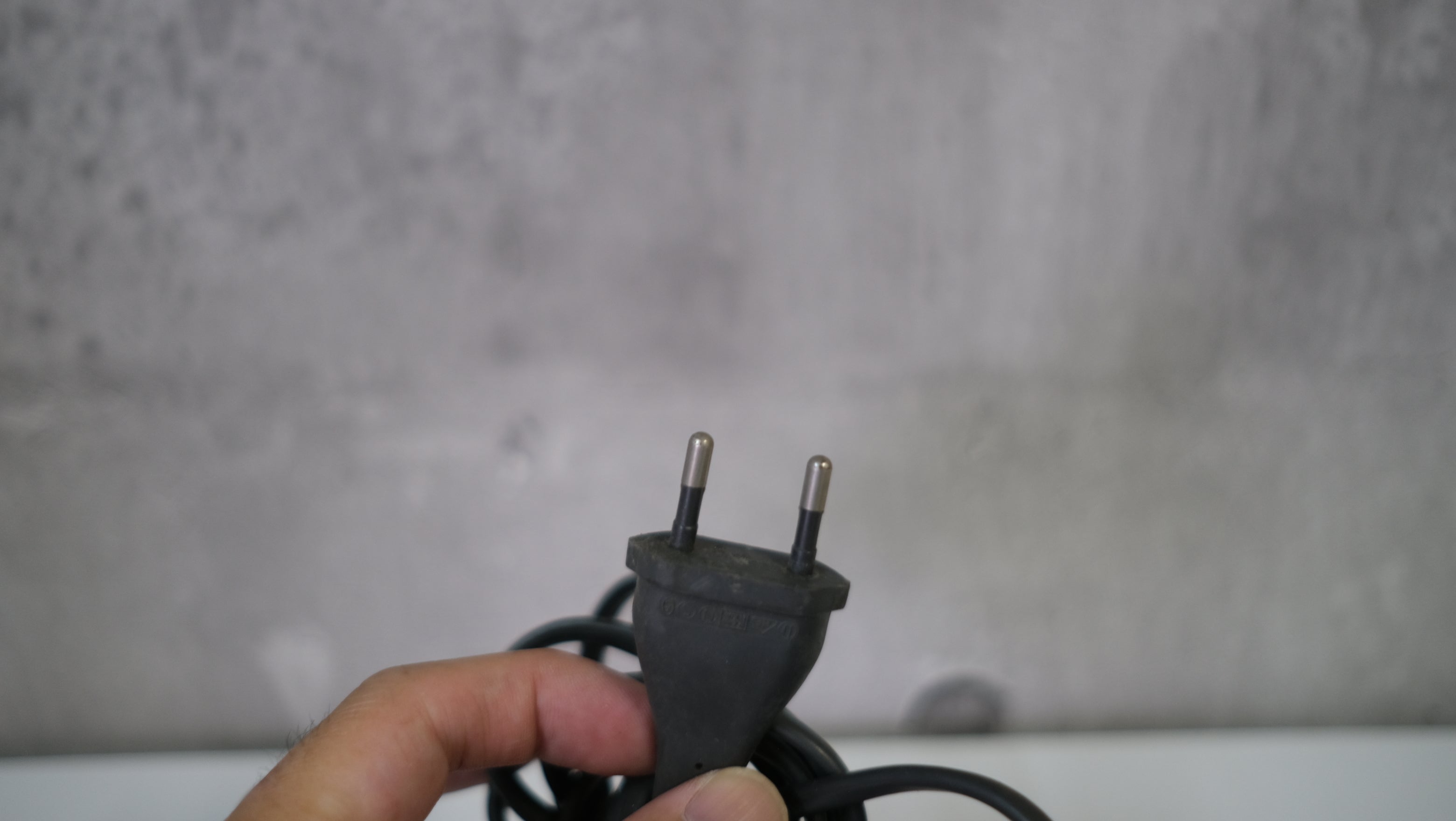 BRAUN “Type 4927” アナログ目覚まし時計|ブラウン