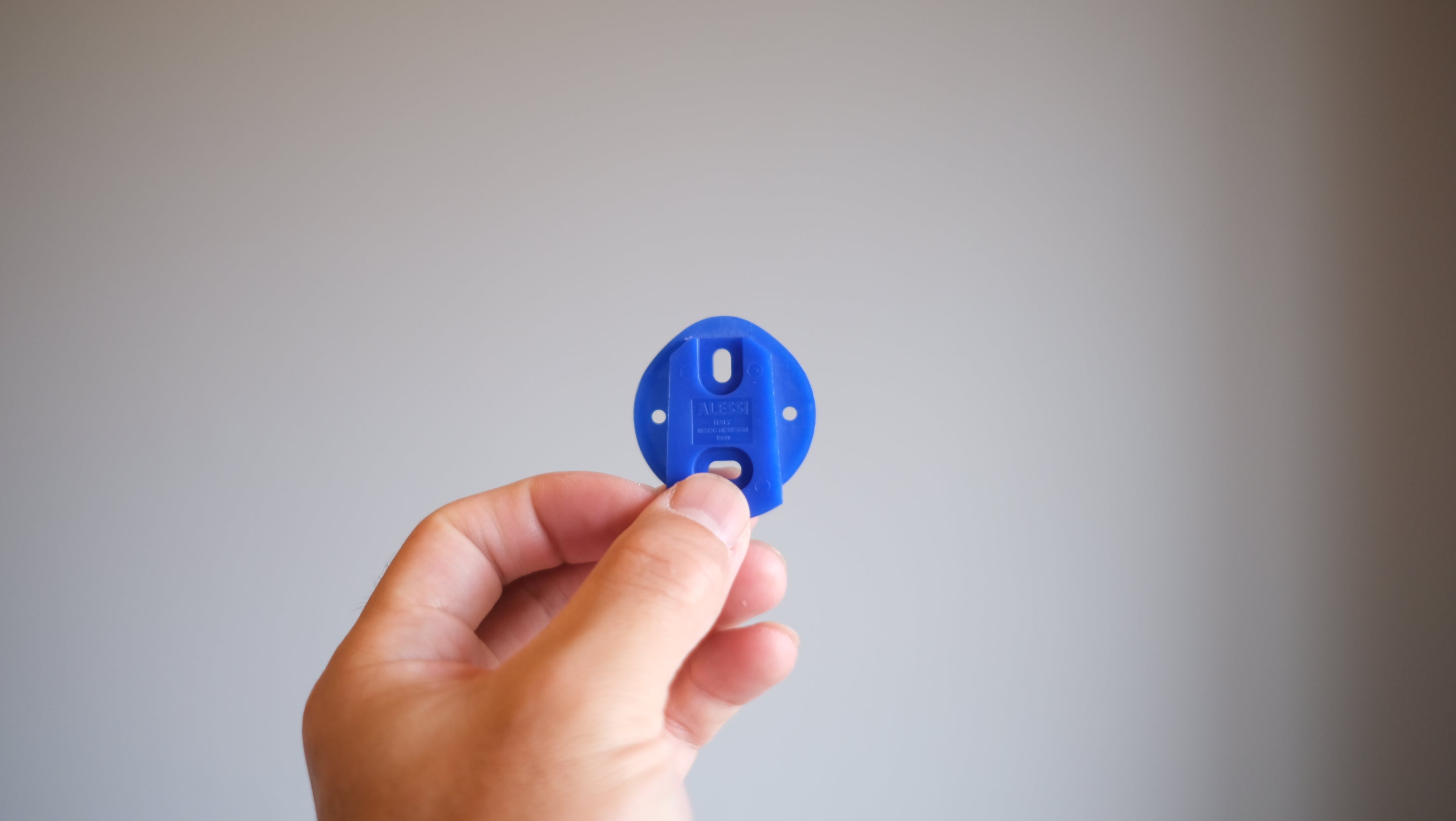 【廃盤・希少・未使用】ALESSI × マーク・ニューソン sygma Hook MN02|タオルハンガー 青