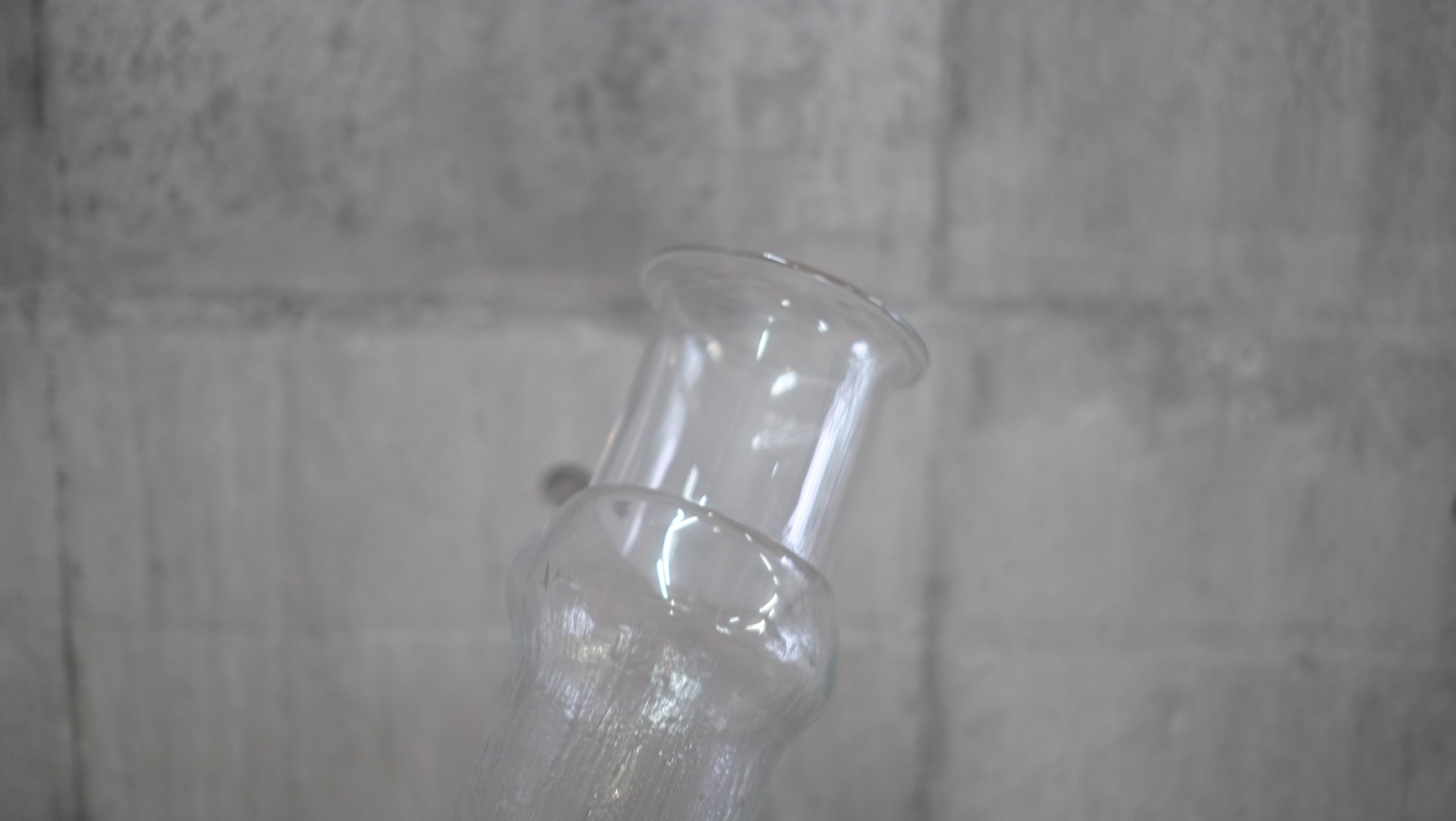 ティモ・サルパネヴァ 花瓶(ガラス)|FINLANDIAシリーズの技法による逸品