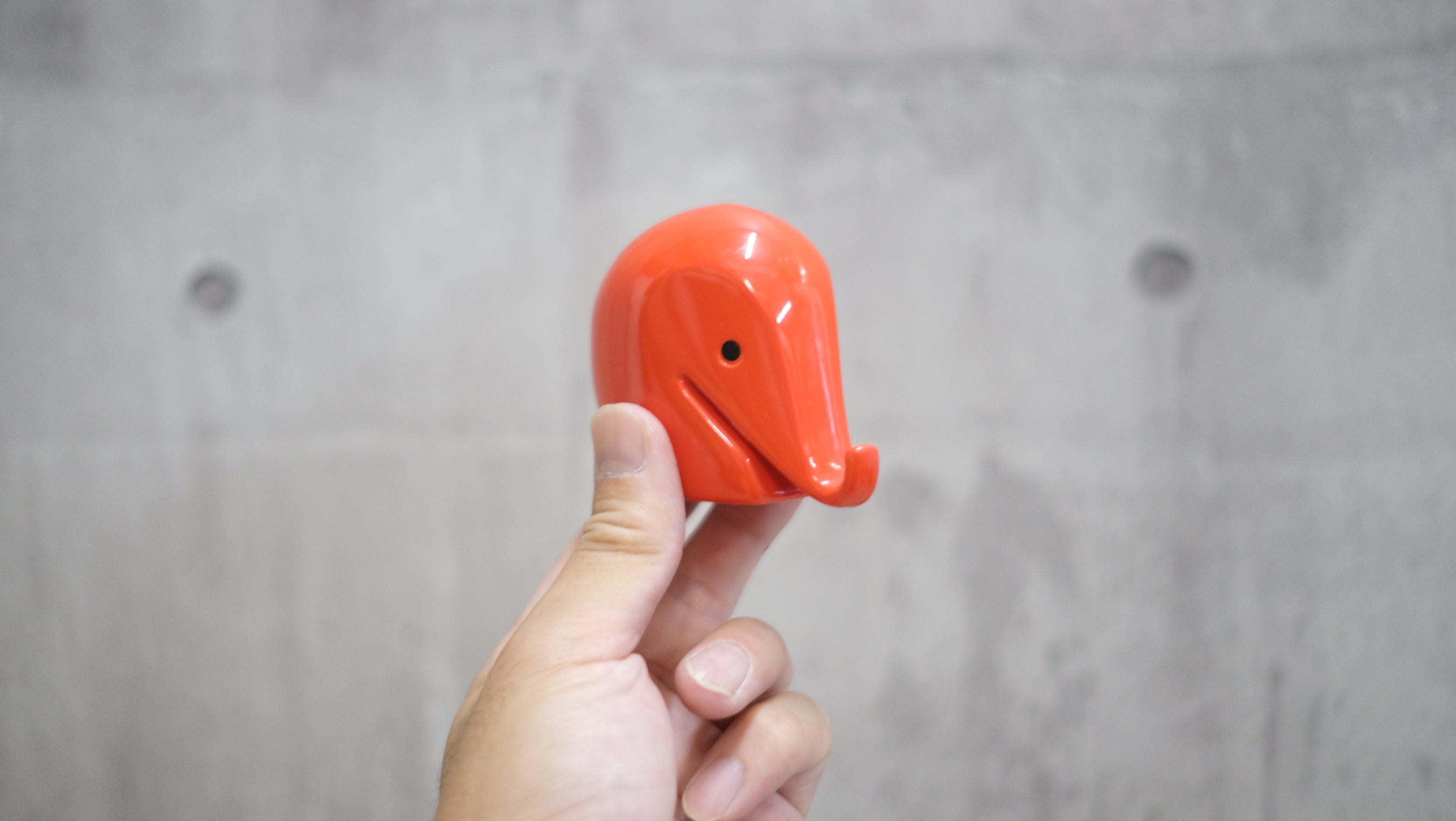 【手のひらに、未来への小さな約束を。】ルイジ・コラーニ Drumbo 象 貯金箱 銀行 ノベルティ 赤色 【オリジナル】