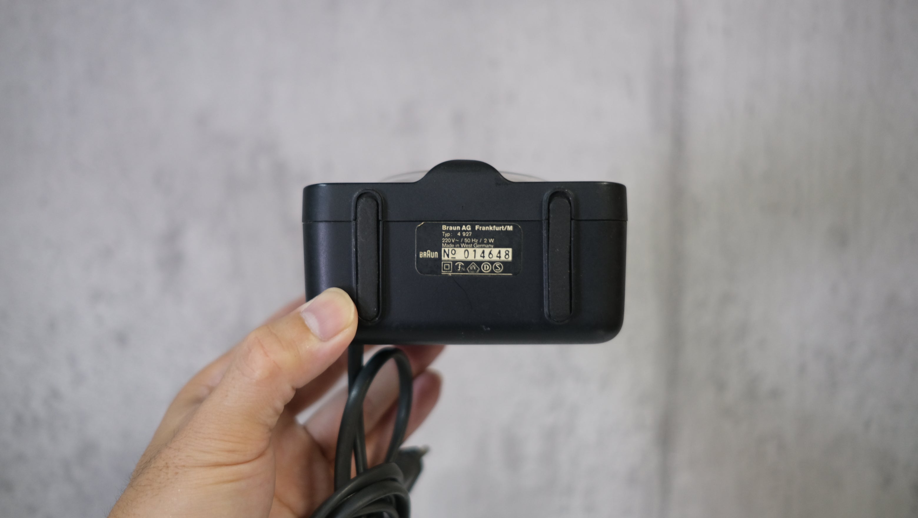 BRAUN “Type 4927” アナログ目覚まし時計|ブラウン