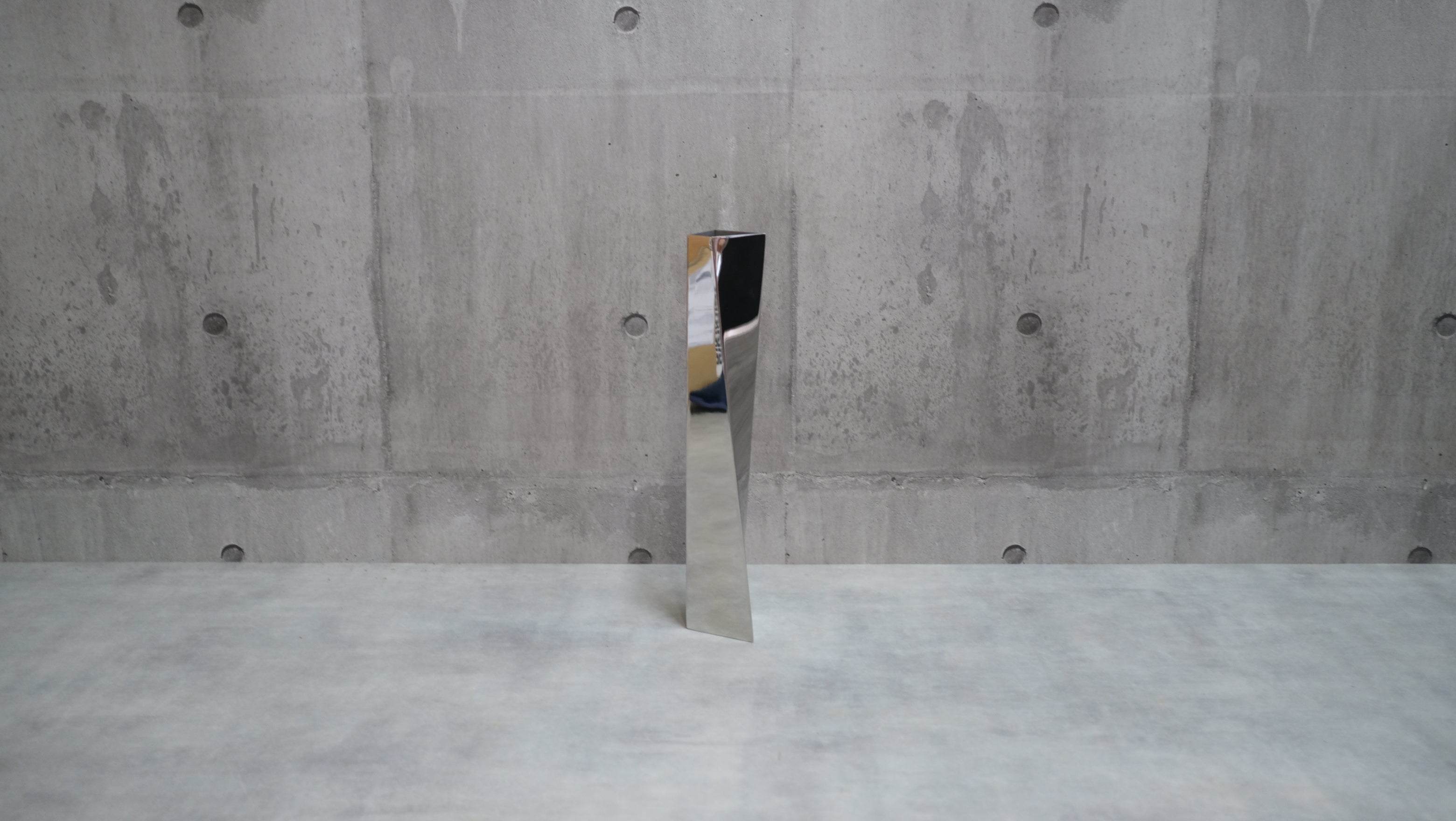 ALESSI アレッシィ 花瓶 Zaha Hadid アンビルトの女王 ザハ・ハディド Crevasse シルバー