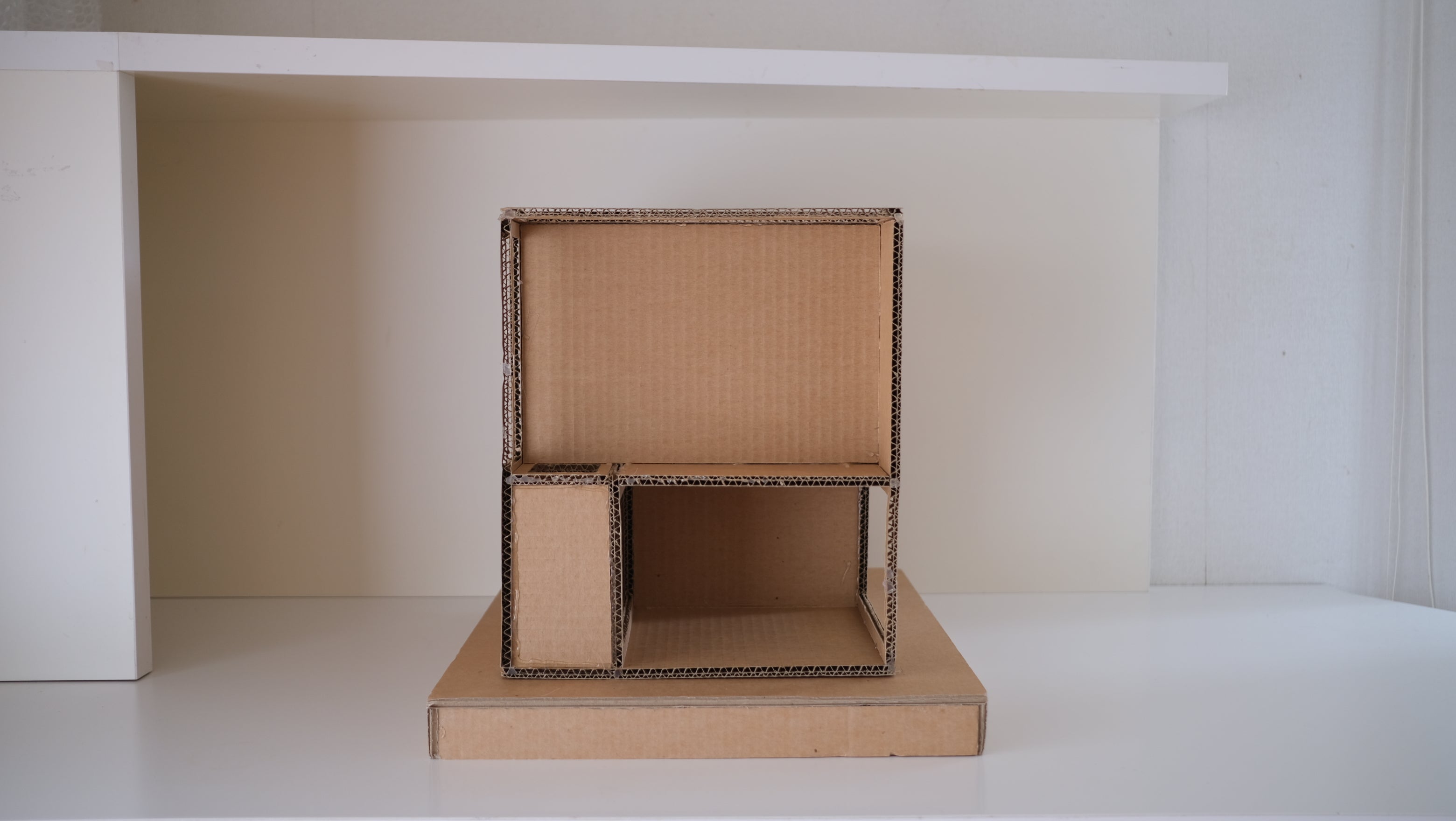 ジュリアン・オピー《No.4 Card Board Sculpture》1991年 彫刻作品|直筆サイン・ギャラリーシール付