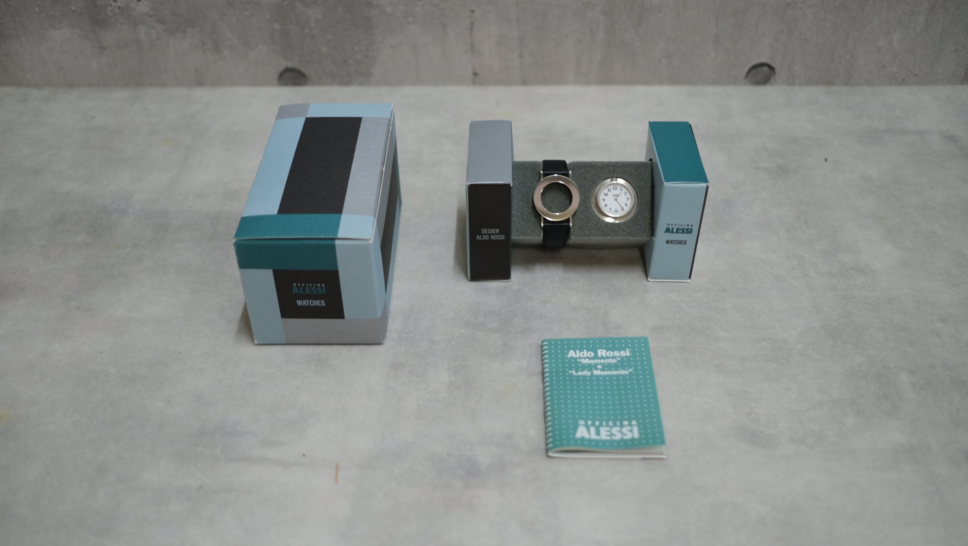 【未使用・デッドストック】ALESSI × Aldo Rossi|MOMENTO AR1/B|メンズウォッチ|黒レザーベルト|電池交換済|1987年モデル