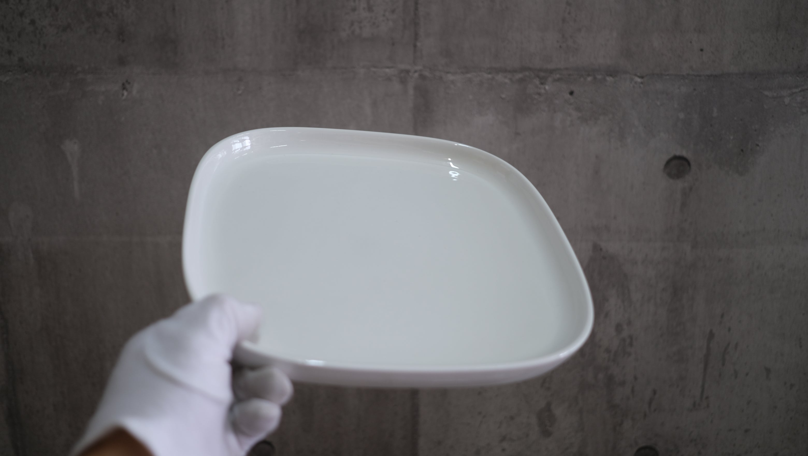 テーブルに、余白という美学を|DANESE ホワイト磁器セット(未使用)