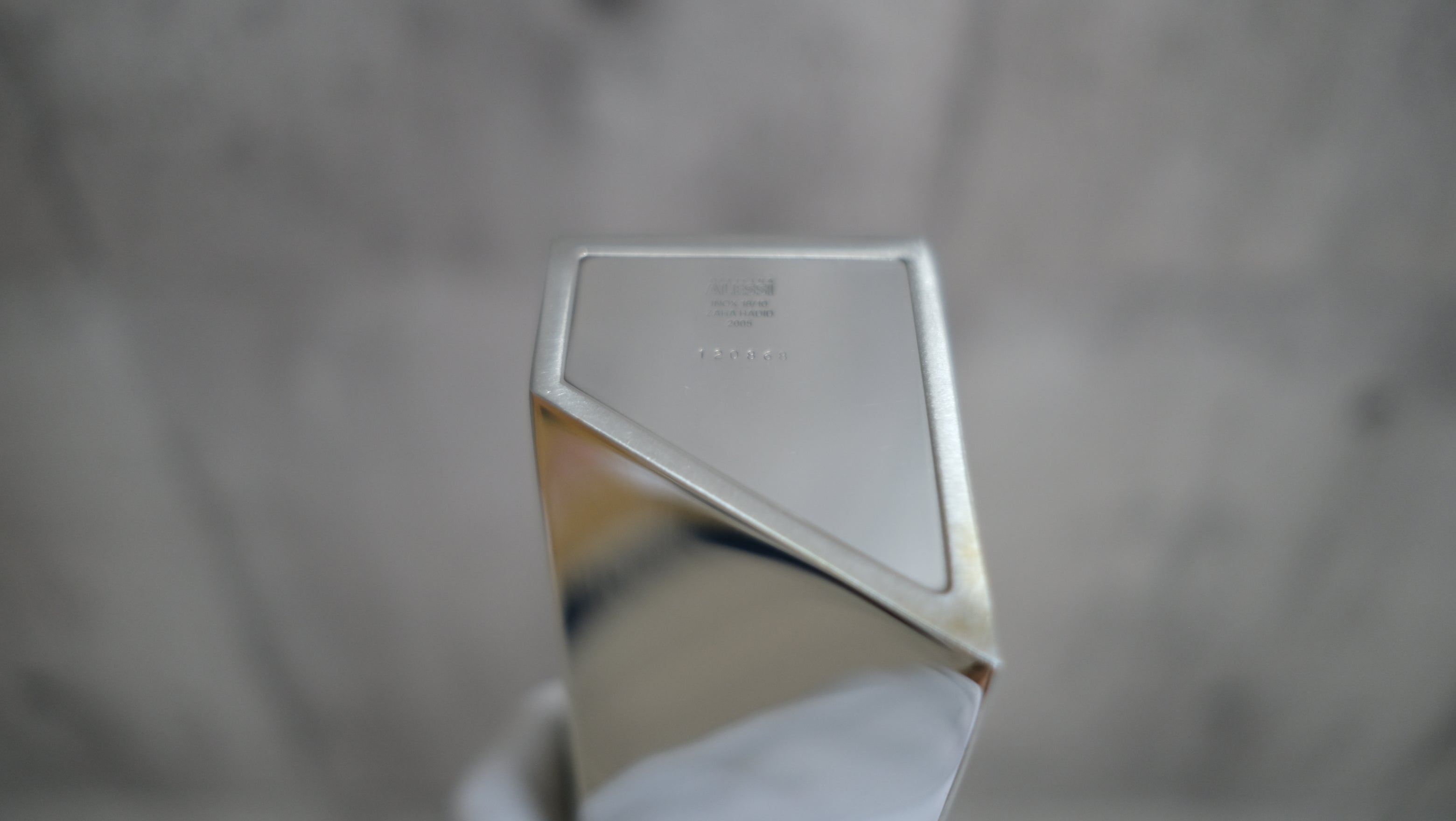 ALESSI アレッシィ 花瓶 Zaha Hadid アンビルトの女王 ザハ・ハディド Crevasse シルバー