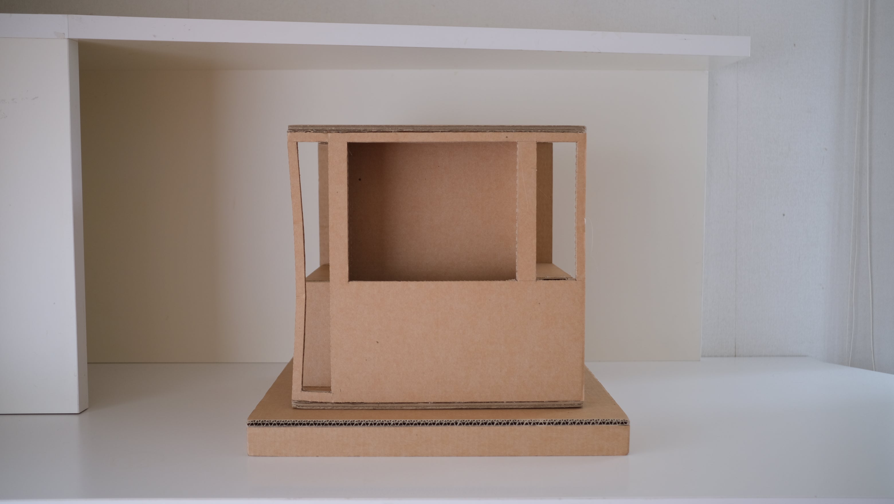 ジュリアン・オピー《No.4 Card Board Sculpture》1991年 彫刻作品|直筆サイン・ギャラリーシール付