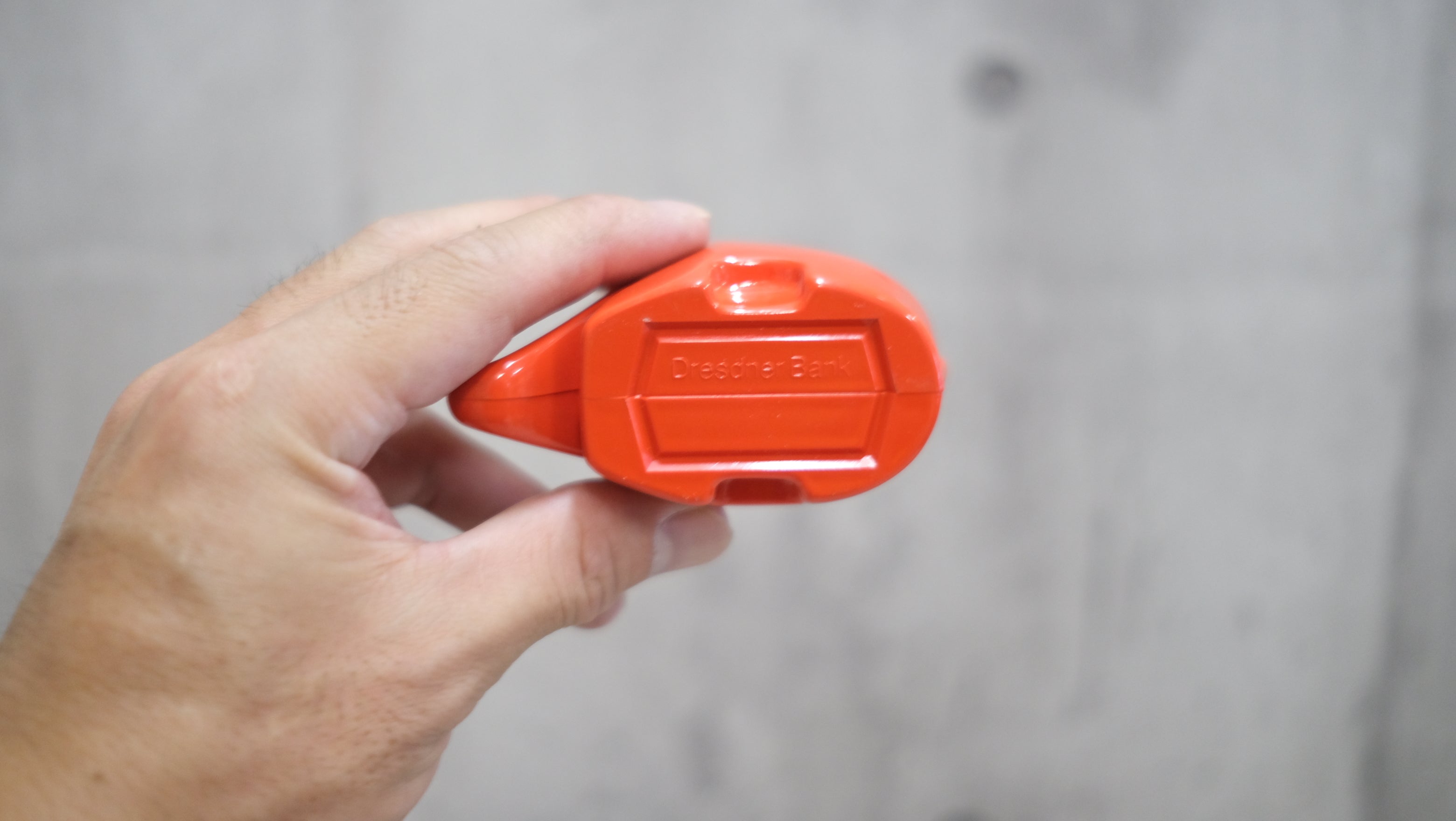 【手のひらに、未来への小さな約束を。】ルイジ・コラーニ Drumbo 象 貯金箱 銀行 ノベルティ 赤色 【オリジナル】