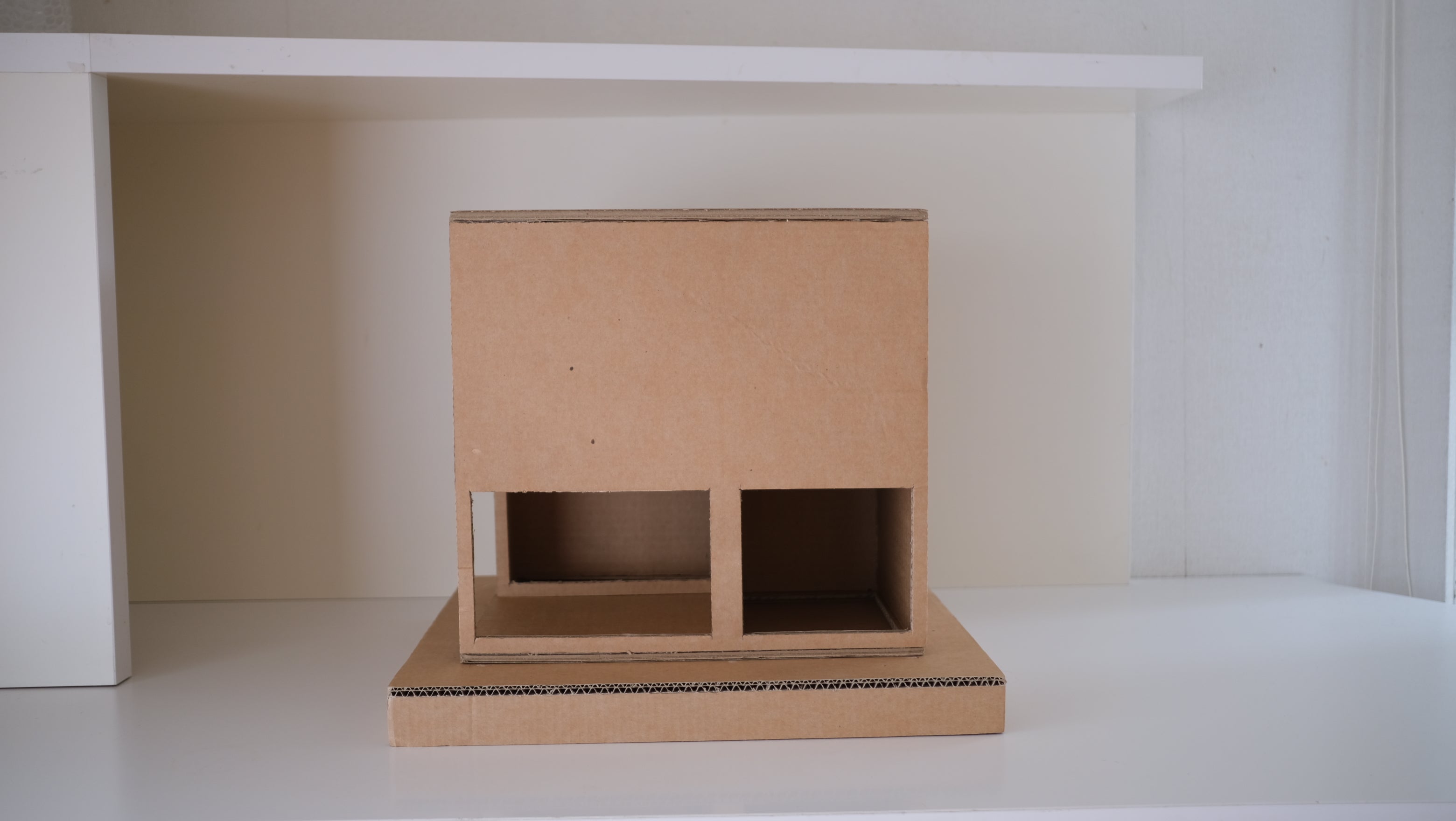 ジュリアン・オピー《No.4 Card Board Sculpture》1991年 彫刻作品|直筆サイン・ギャラリーシール付
