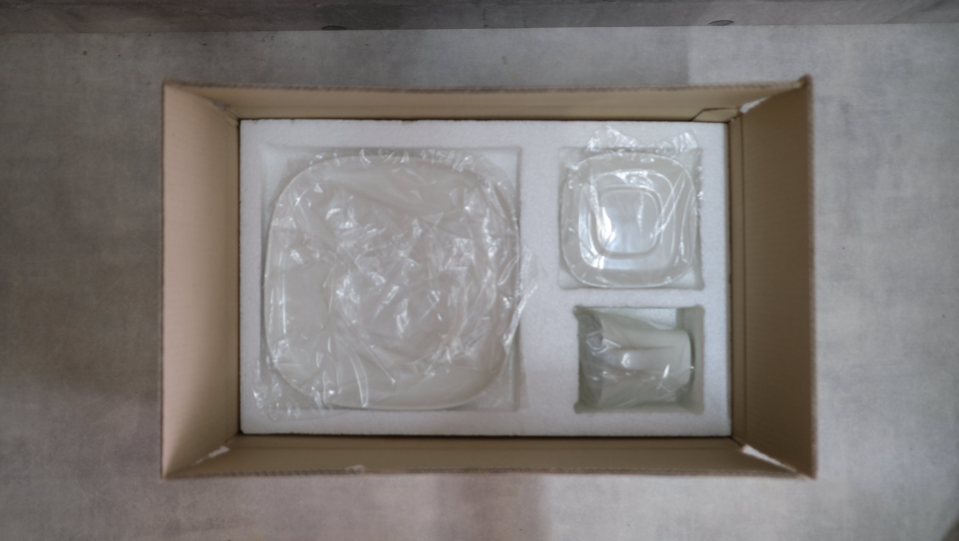 テーブルに、余白という美学を|DANESE ホワイト磁器セット(未使用)