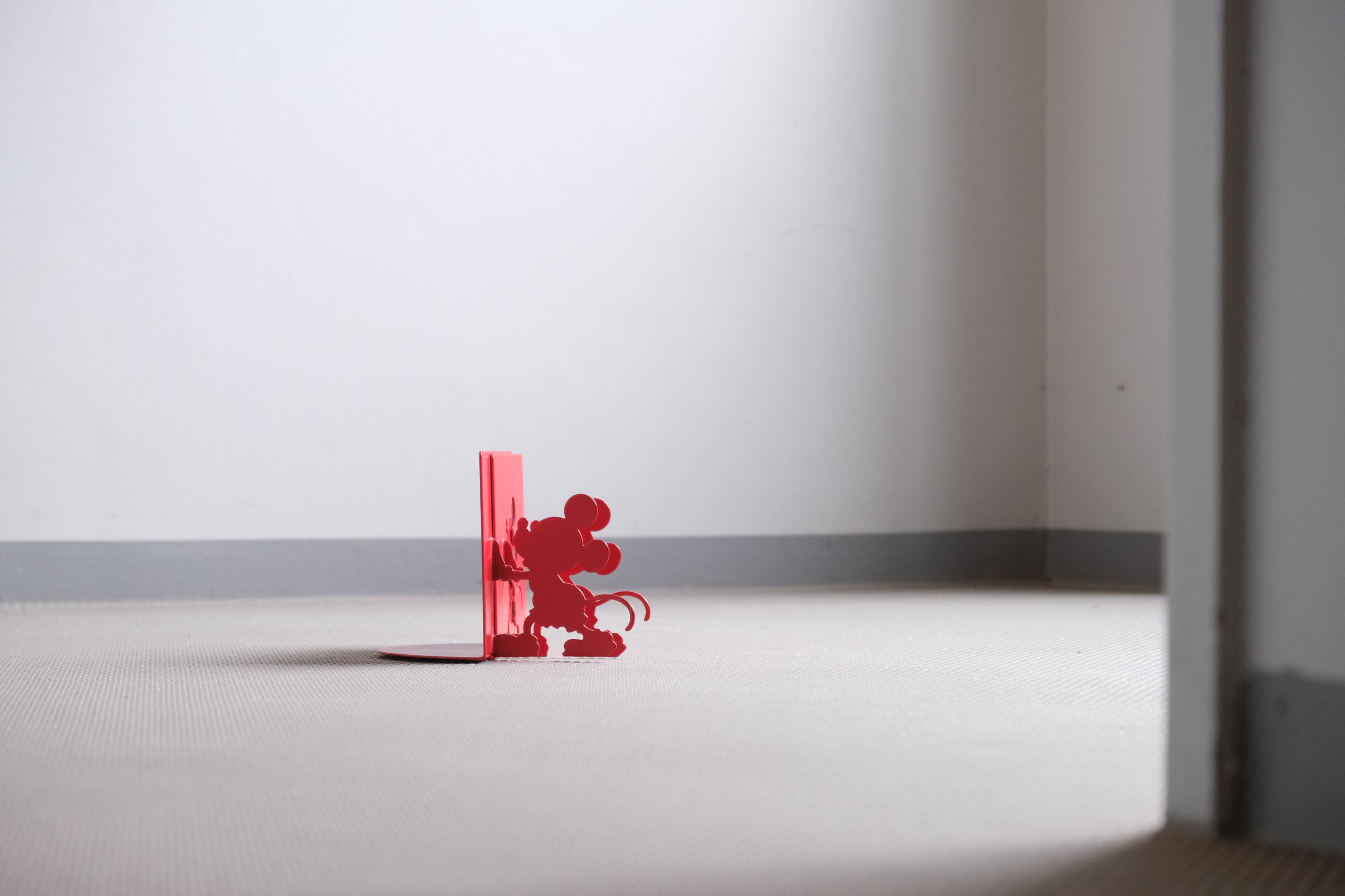 MICKEY MOUSE ブックスタンド(赤)|Michael Graves Design