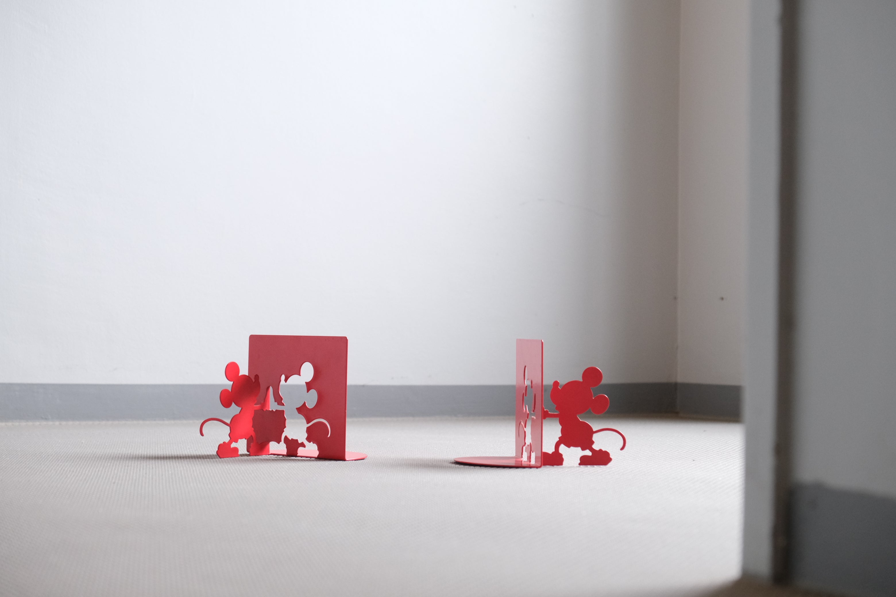 MICKEY MOUSE ブックスタンド(赤)|Michael Graves Design