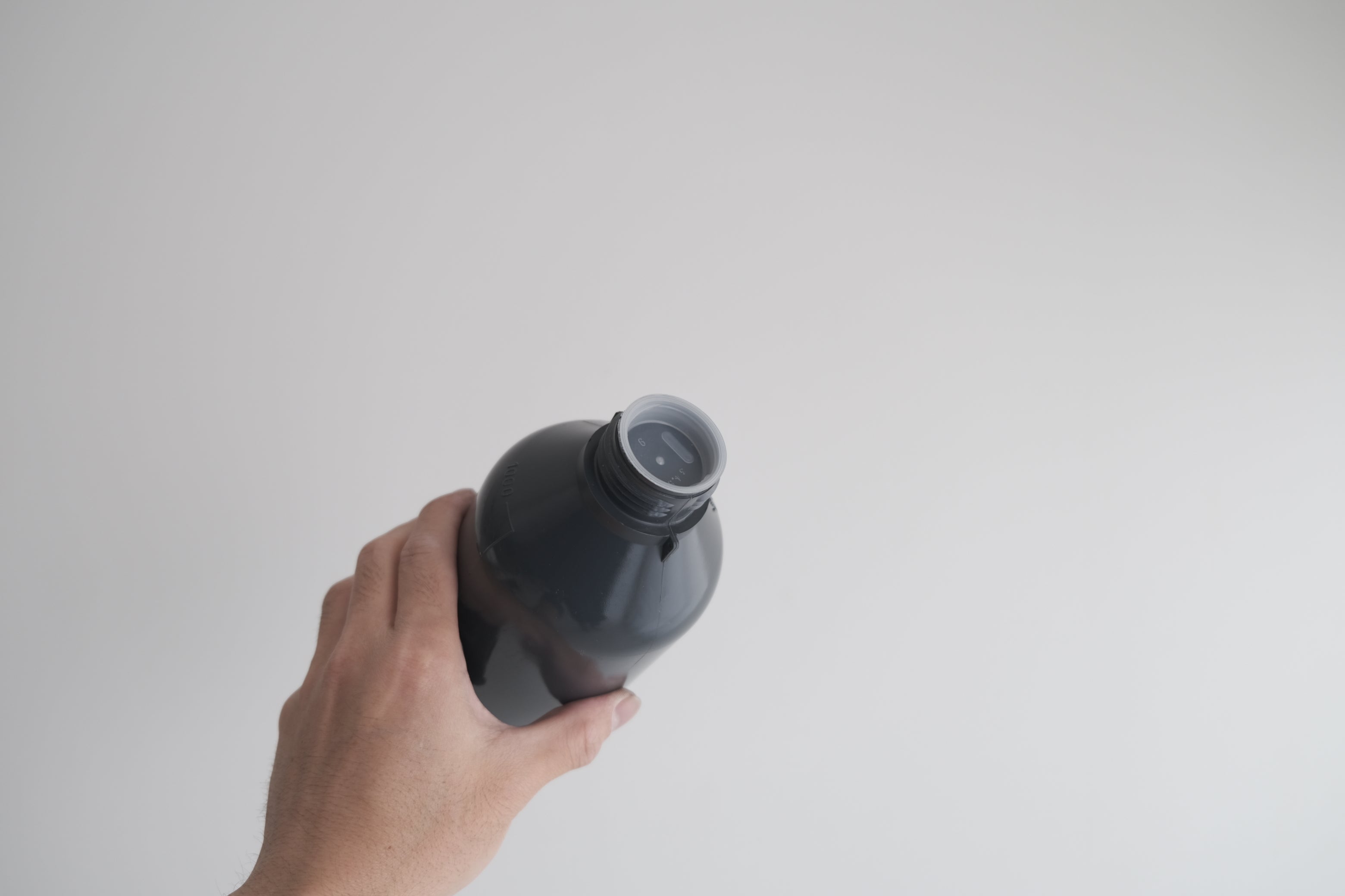 Kartell ラボ用PEボトル 1000ml|工業の寸法、暮らしの余白