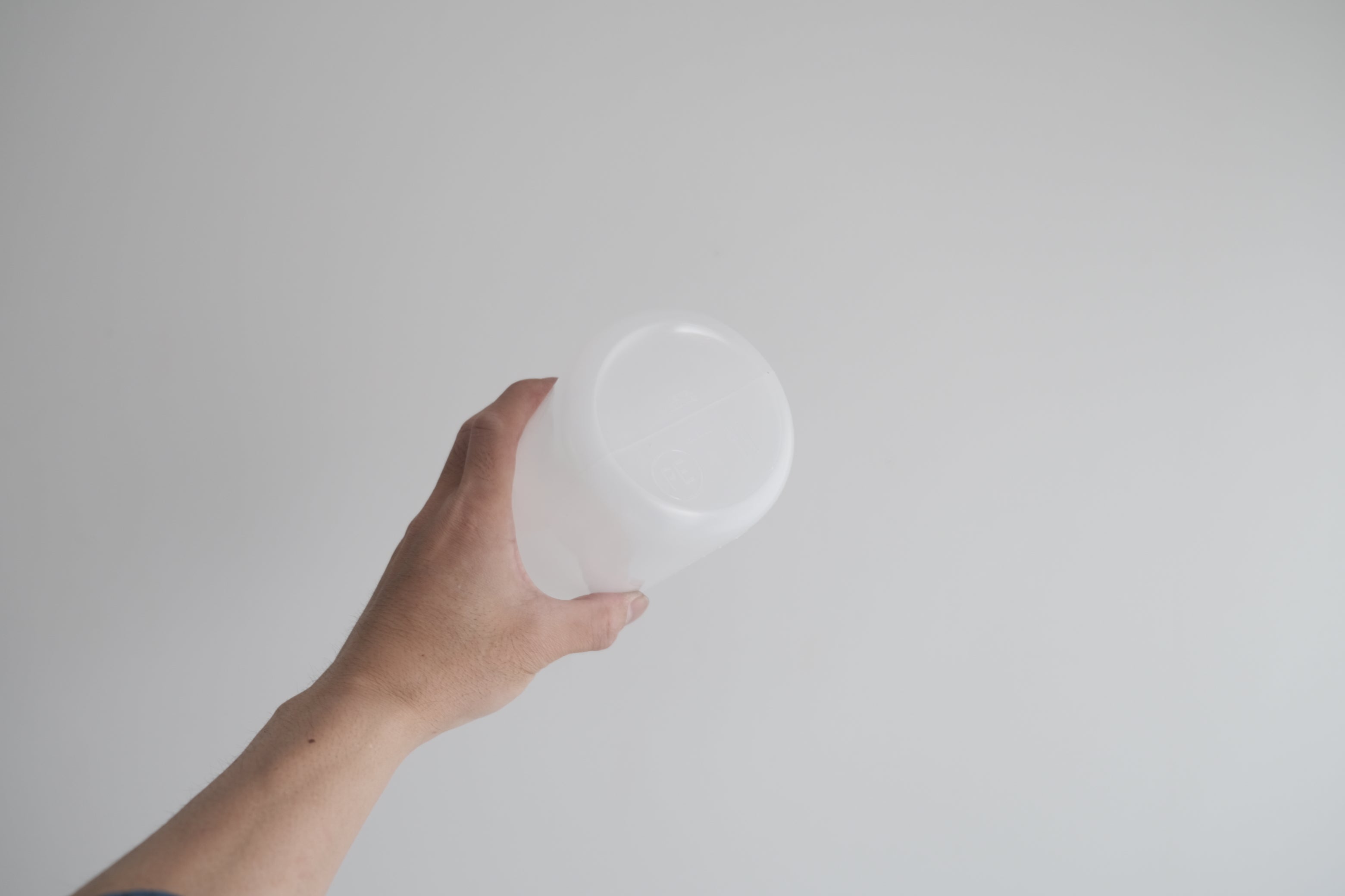 Kartell ラボ用PEボトル 1000ml ホワイト|実験器具の余白と密度