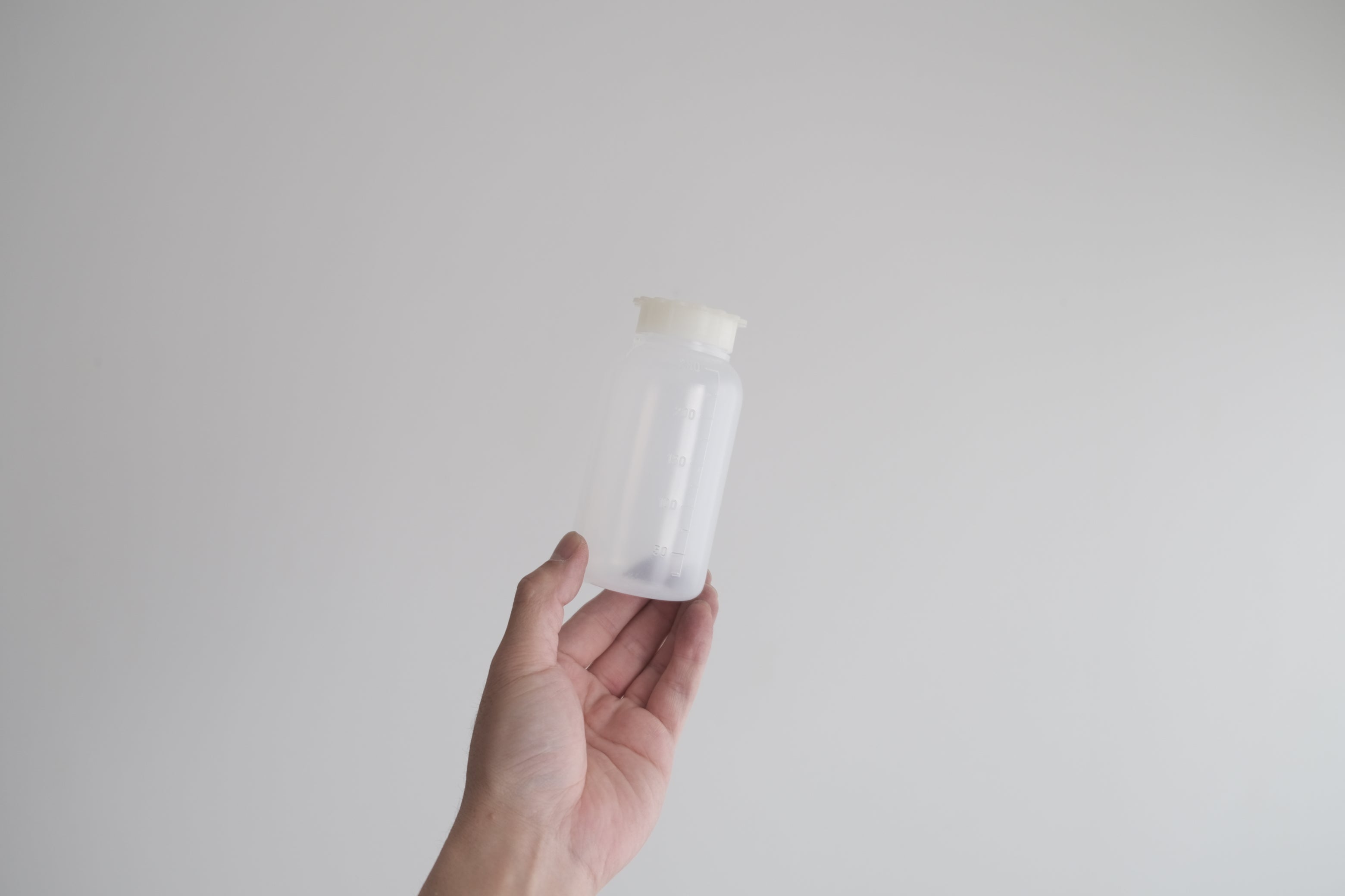 Kartell ラボ用PEボトル 250ml ホワイト|最小単位の静けさ
