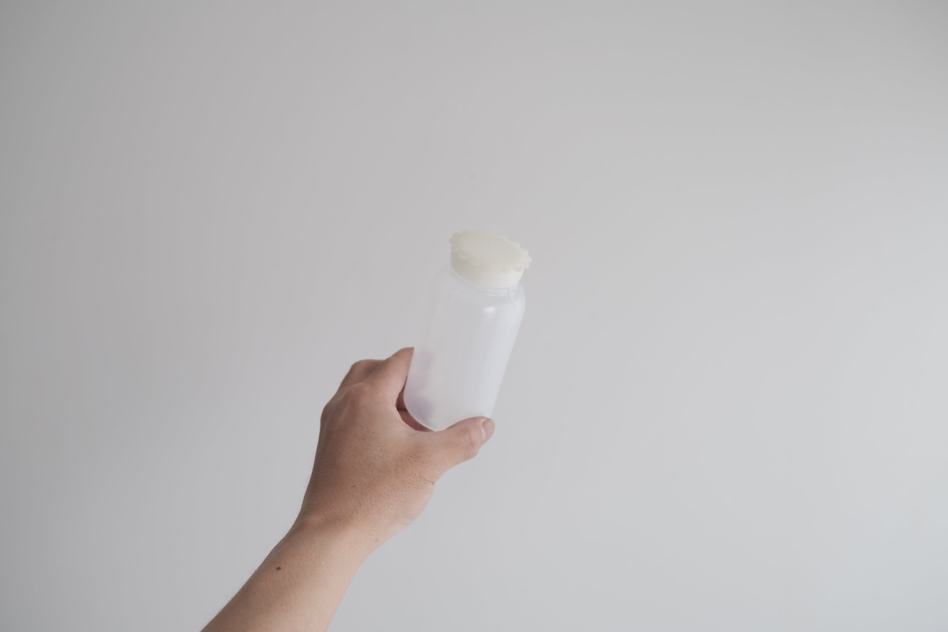 Kartell ラボ用PEボトル 250ml ホワイト|最小単位の静けさ