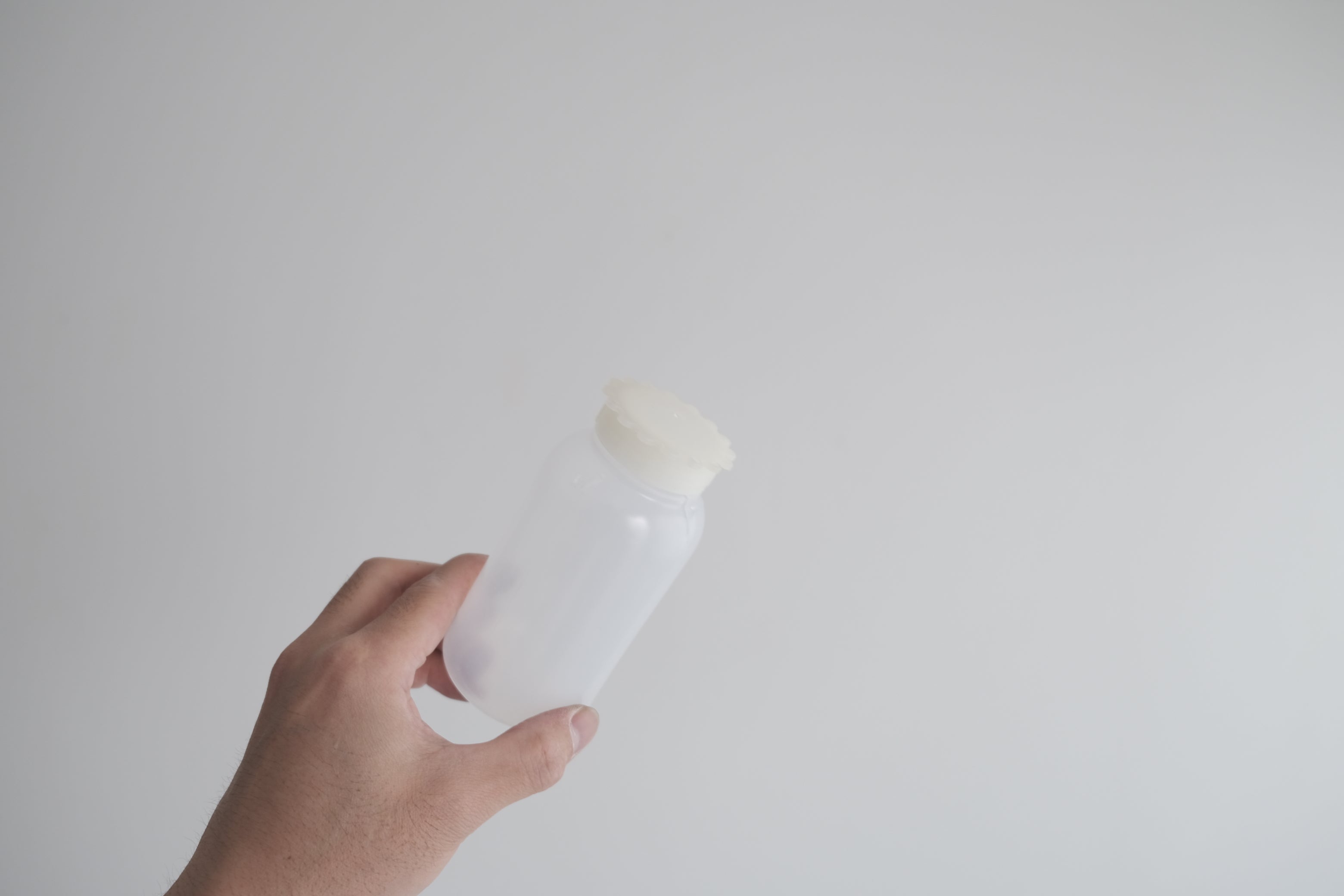 Kartell ラボ用PEボトル 250ml ホワイト|最小単位の静けさ