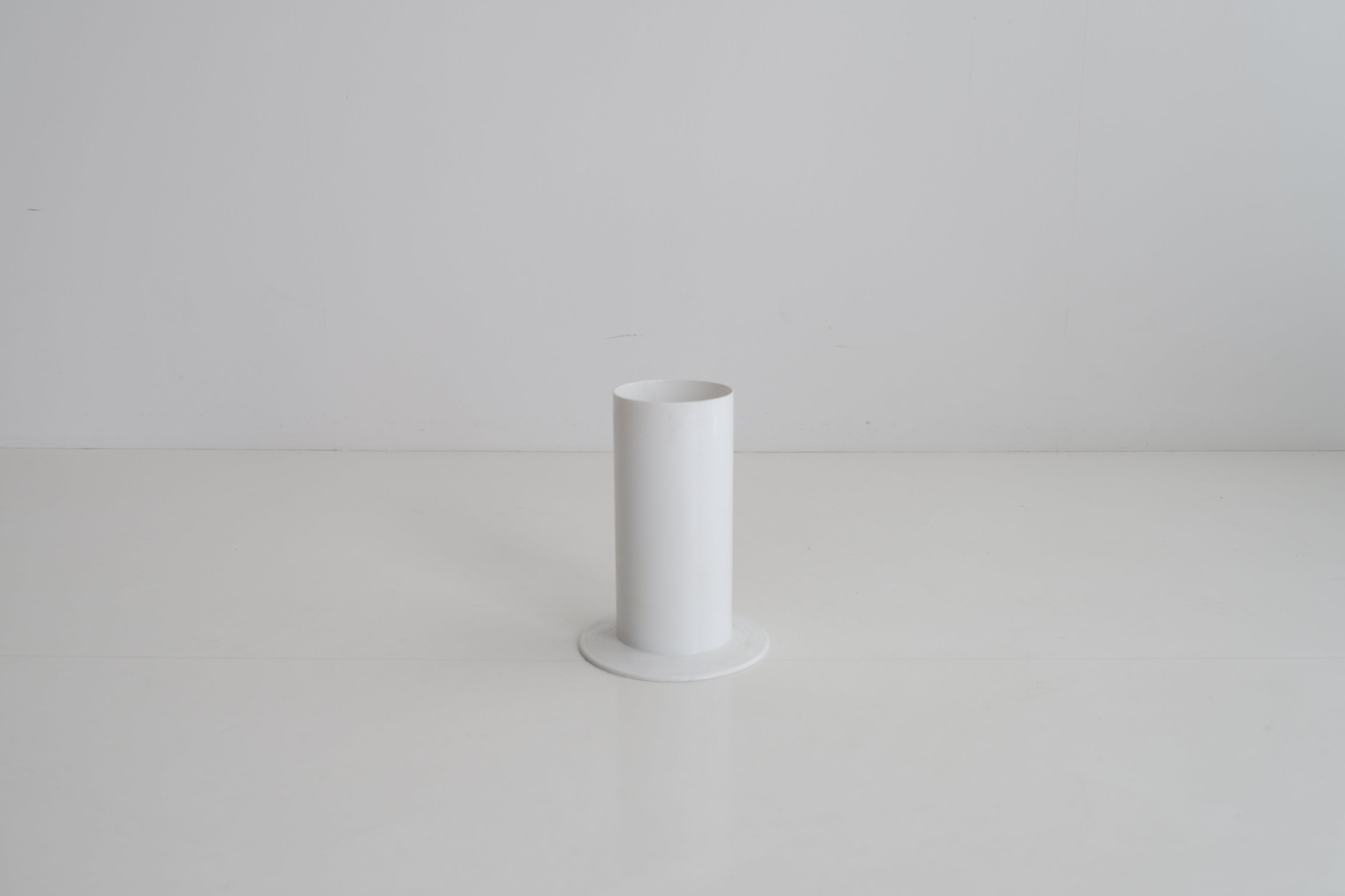Kartell INPUT POT 1100ml|医療器具から生まれた静かな円筒