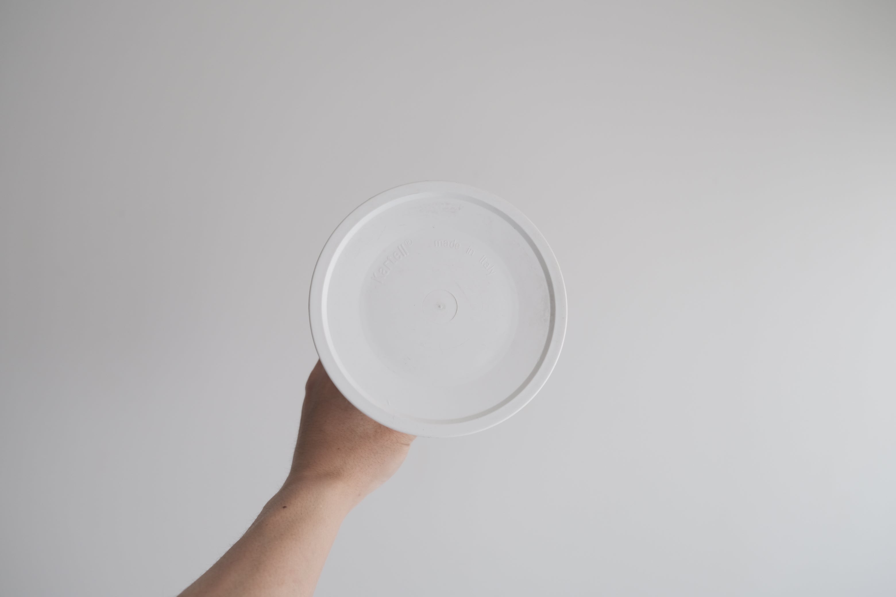 Kartell INPUT POT 1100ml|医療器具から生まれた静かな円筒