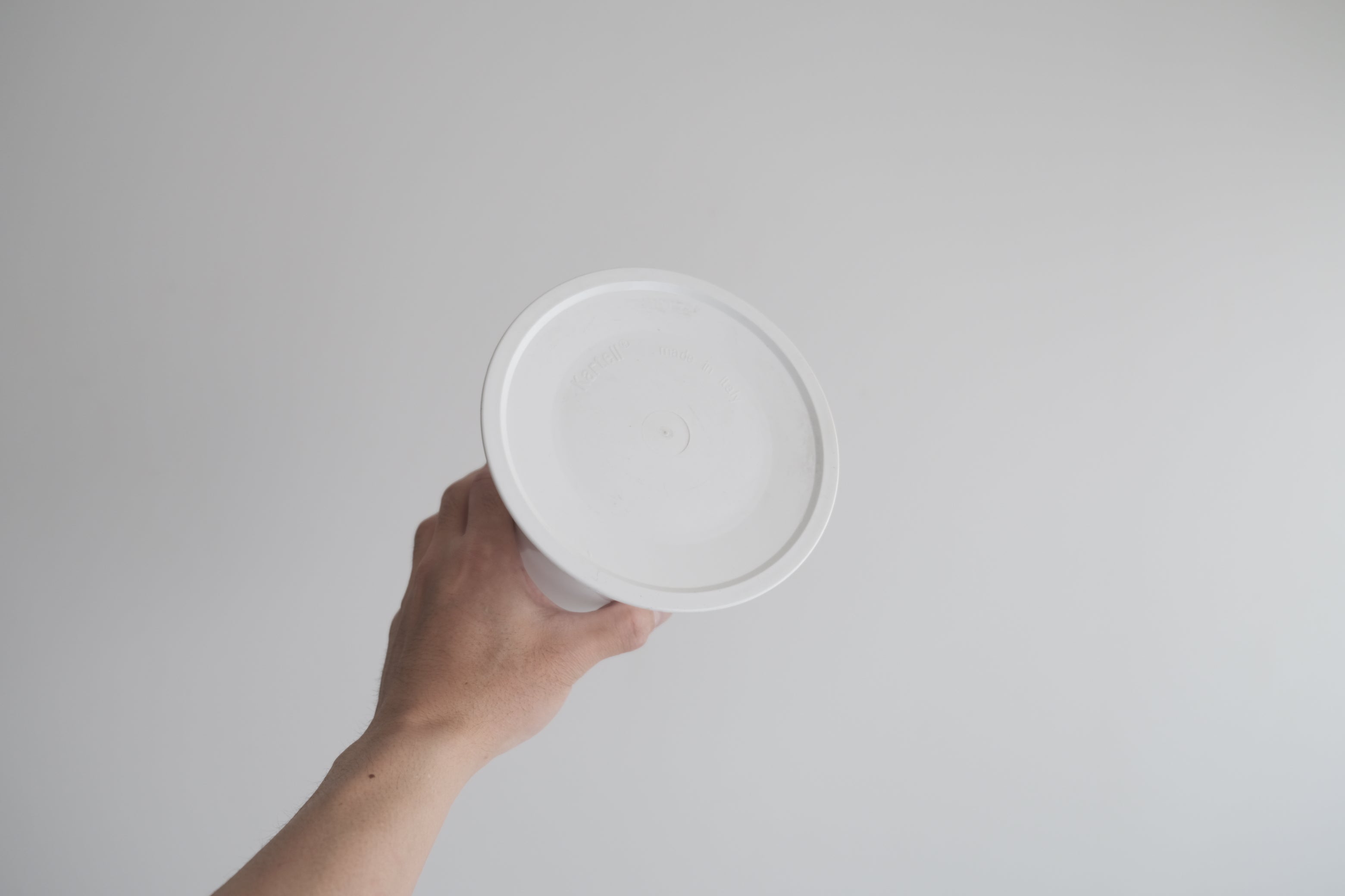 Kartell INPUT POT 1100ml|医療器具から生まれた静かな円筒