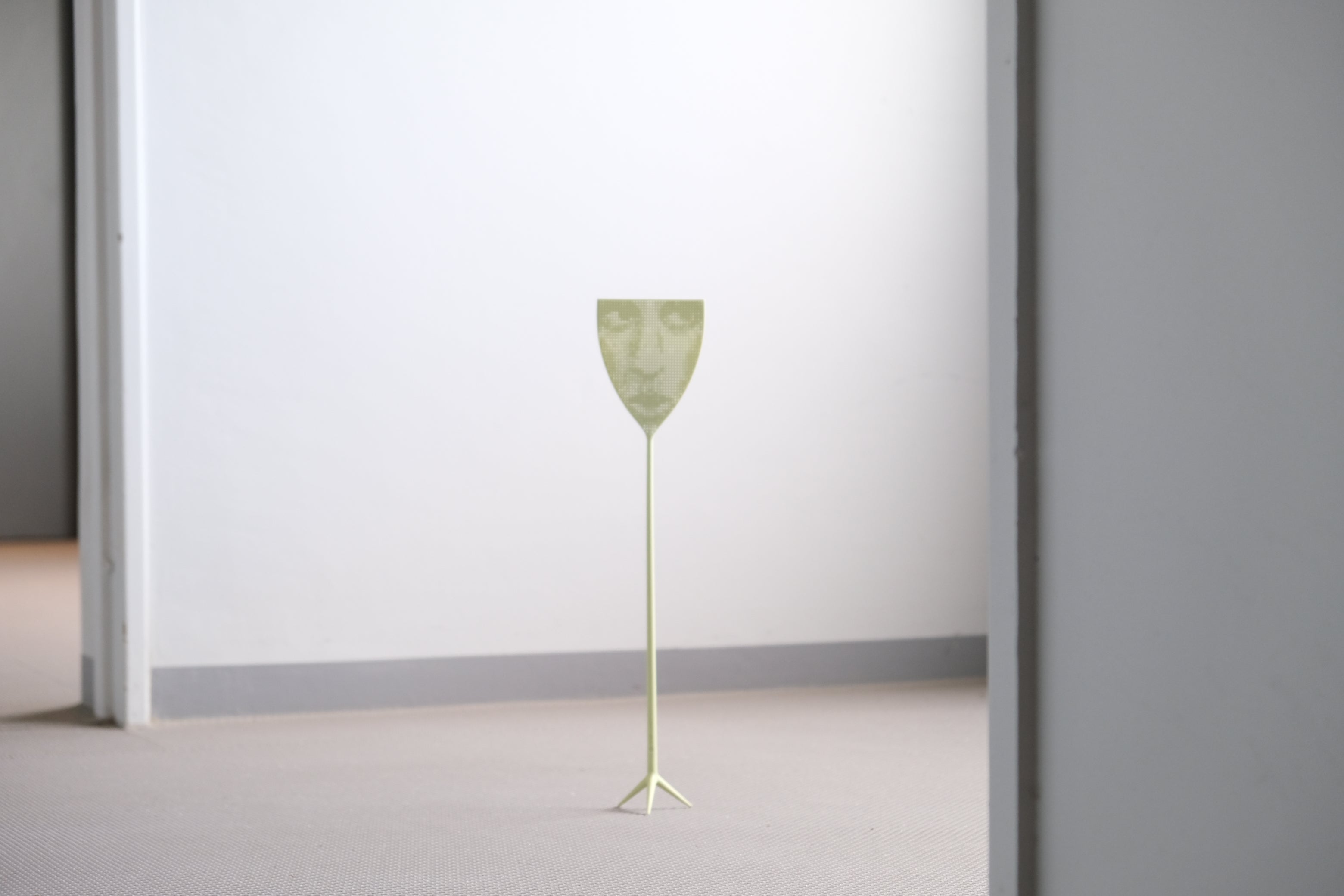 フィリップ・スタルク DR. Skud|ALESSI ハエ叩き|自立式インテリア・ユーモアと機能の彫刻