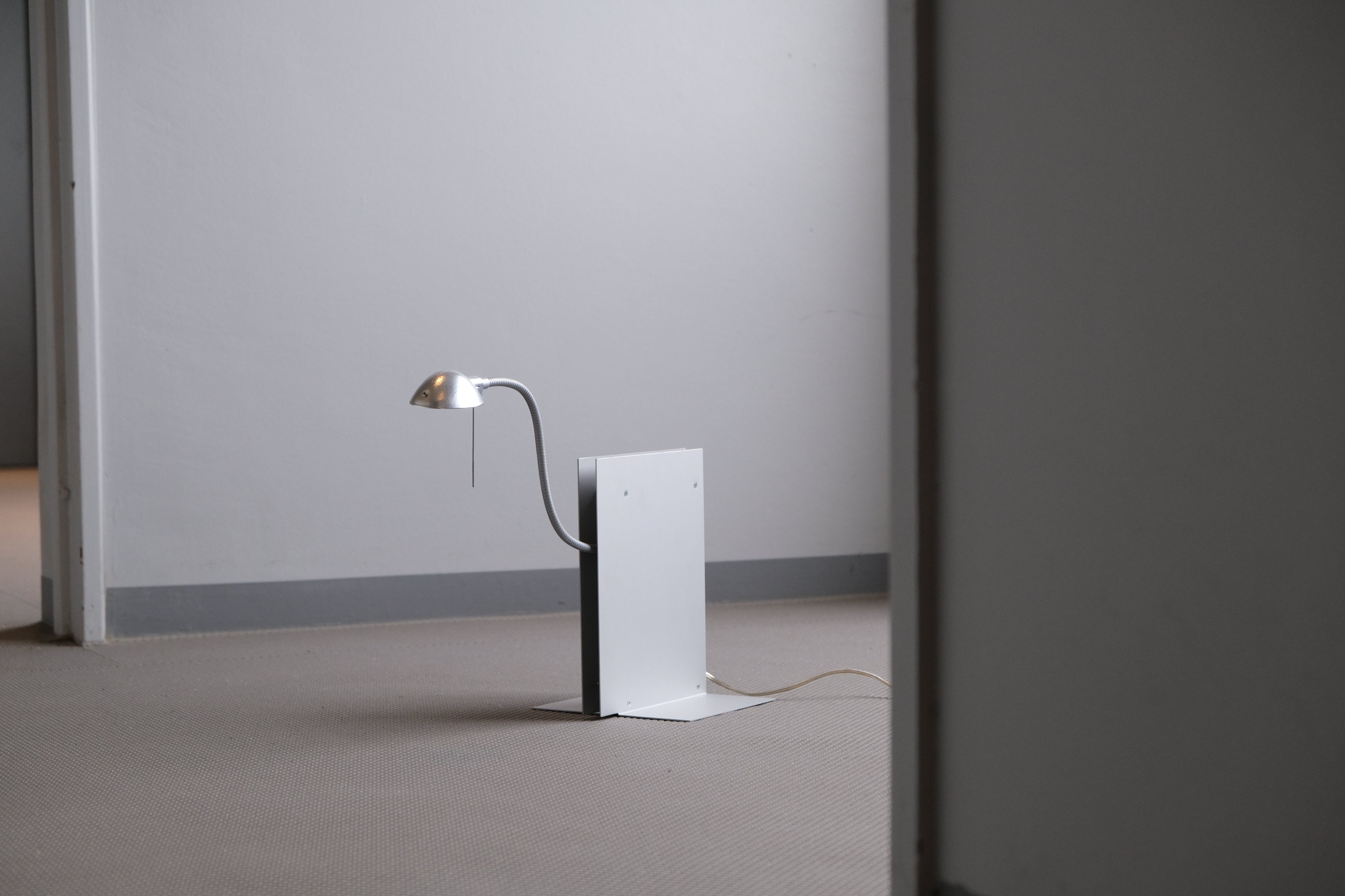 【OSKAR LAMP|INGO MAURER × Studio NOI】ブックエンドとしても使える詩的な照明