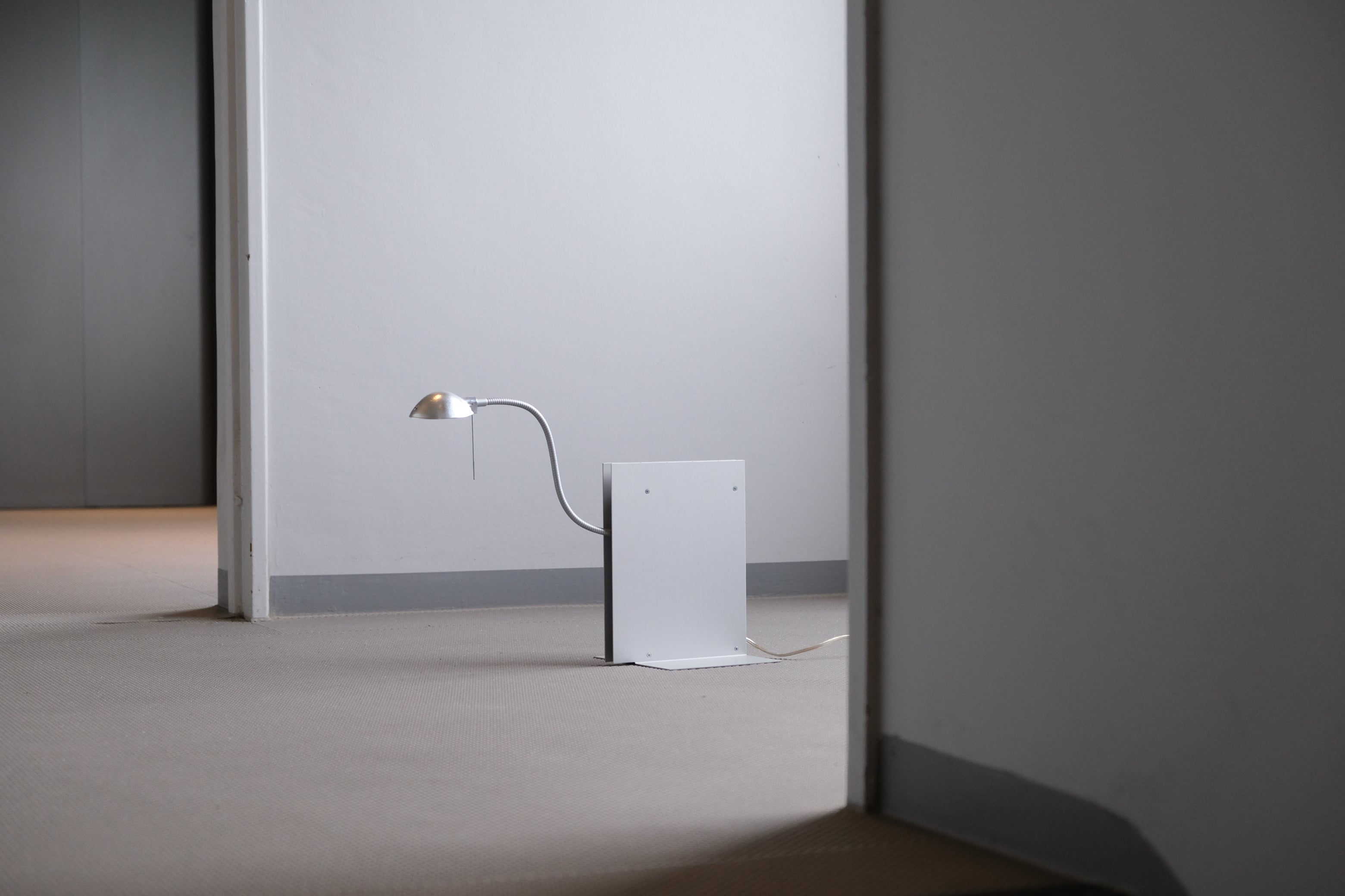 【OSKAR LAMP|INGO MAURER × Studio NOI】ブックエンドとしても使える詩的な照明