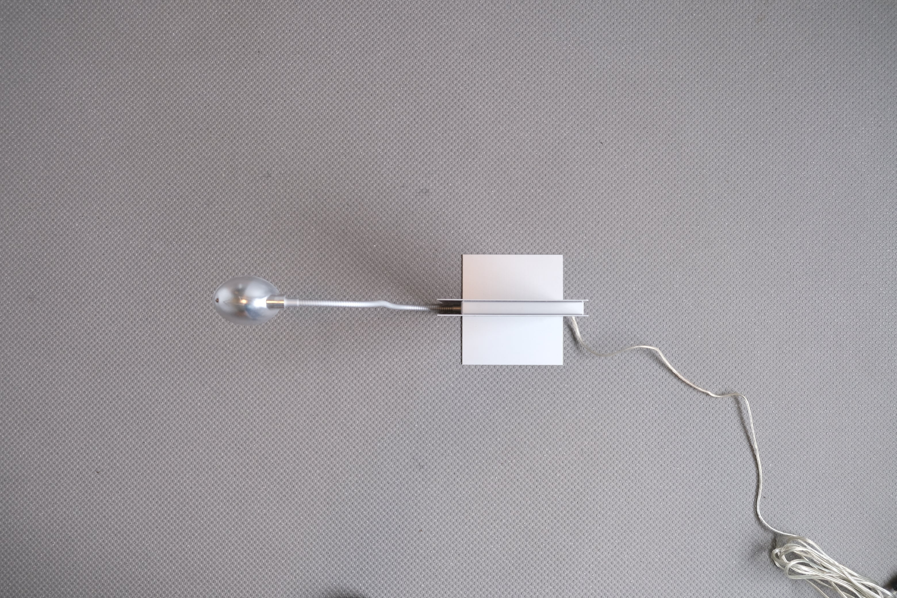 【OSKAR LAMP|INGO MAURER × Studio NOI】ブックエンドとしても使える詩的な照明