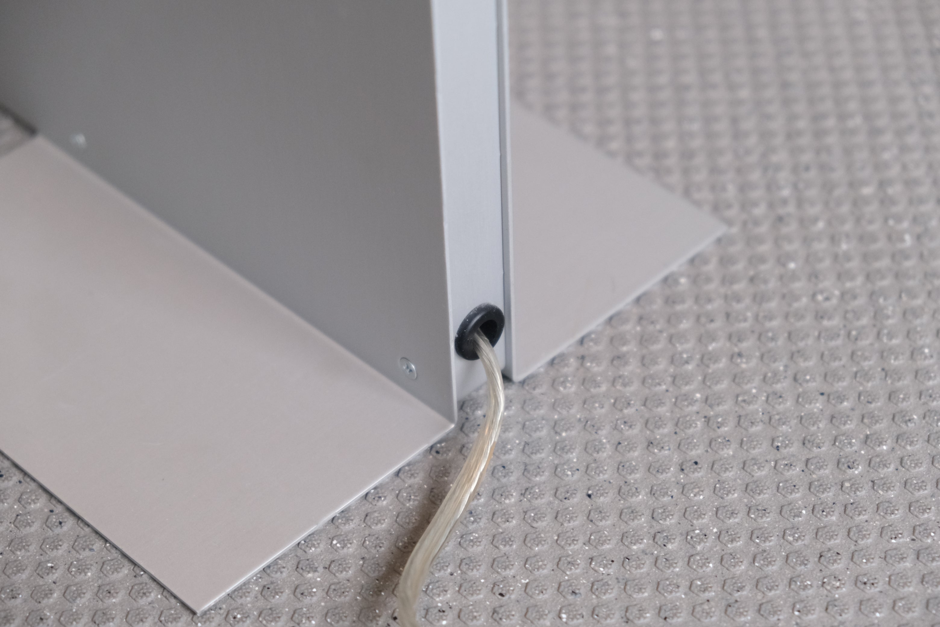 【OSKAR LAMP|INGO MAURER × Studio NOI】ブックエンドとしても使える詩的な照明
