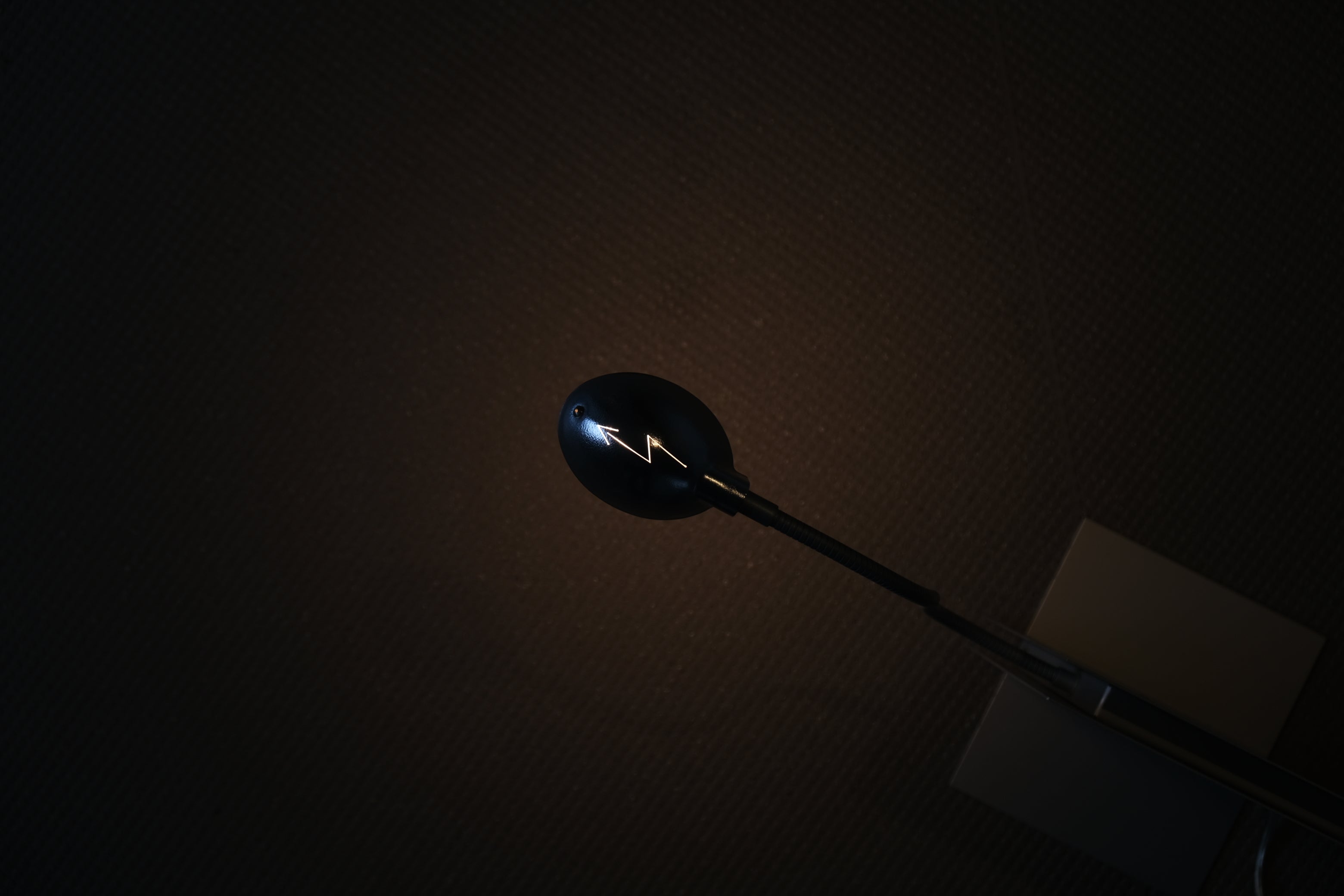 【OSKAR LAMP|INGO MAURER × Studio NOI】ブックエンドとしても使える詩的な照明