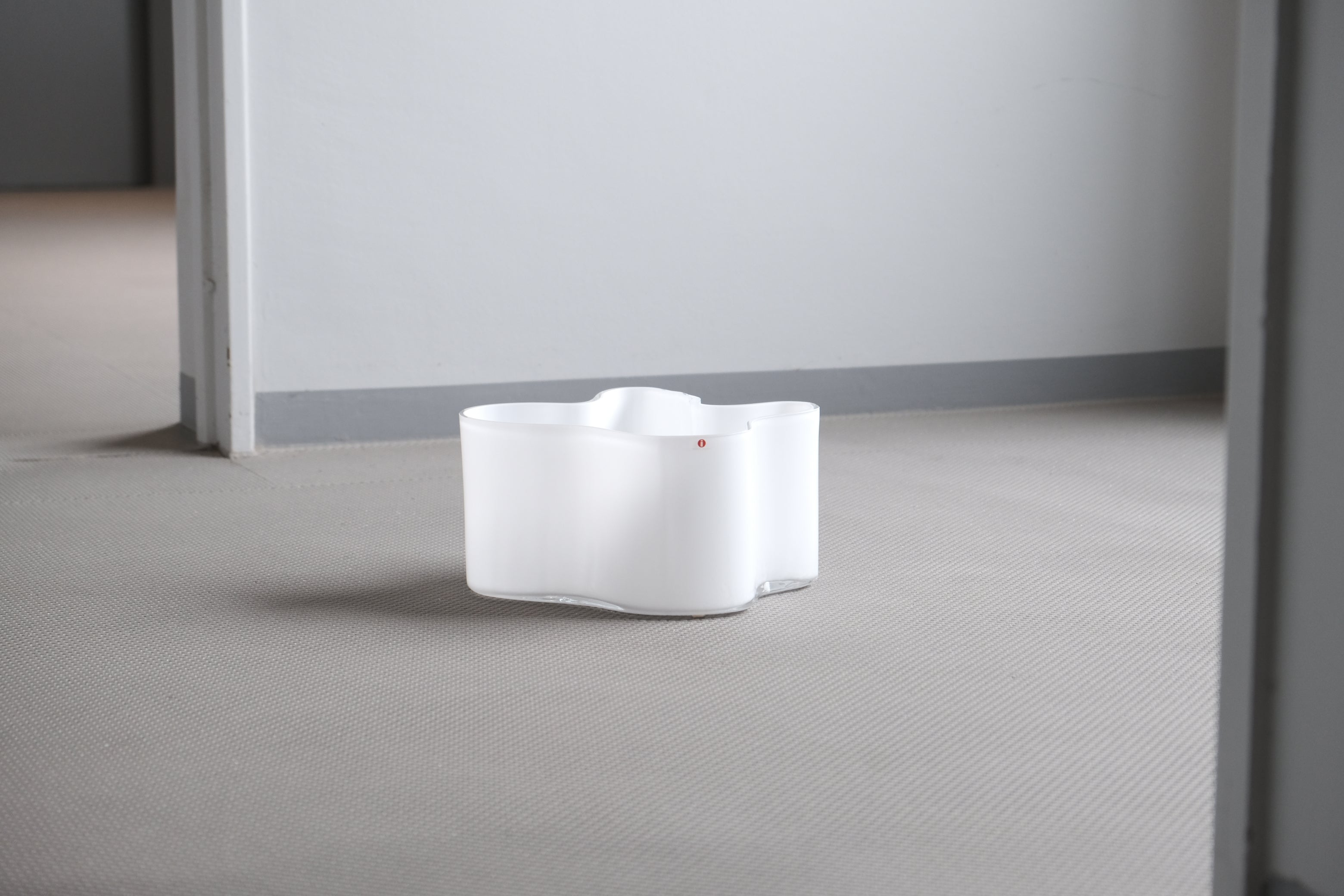 アルヴァ・アアルト|ヴィンテージ Savoy ベース(乳白色/木型吹き)