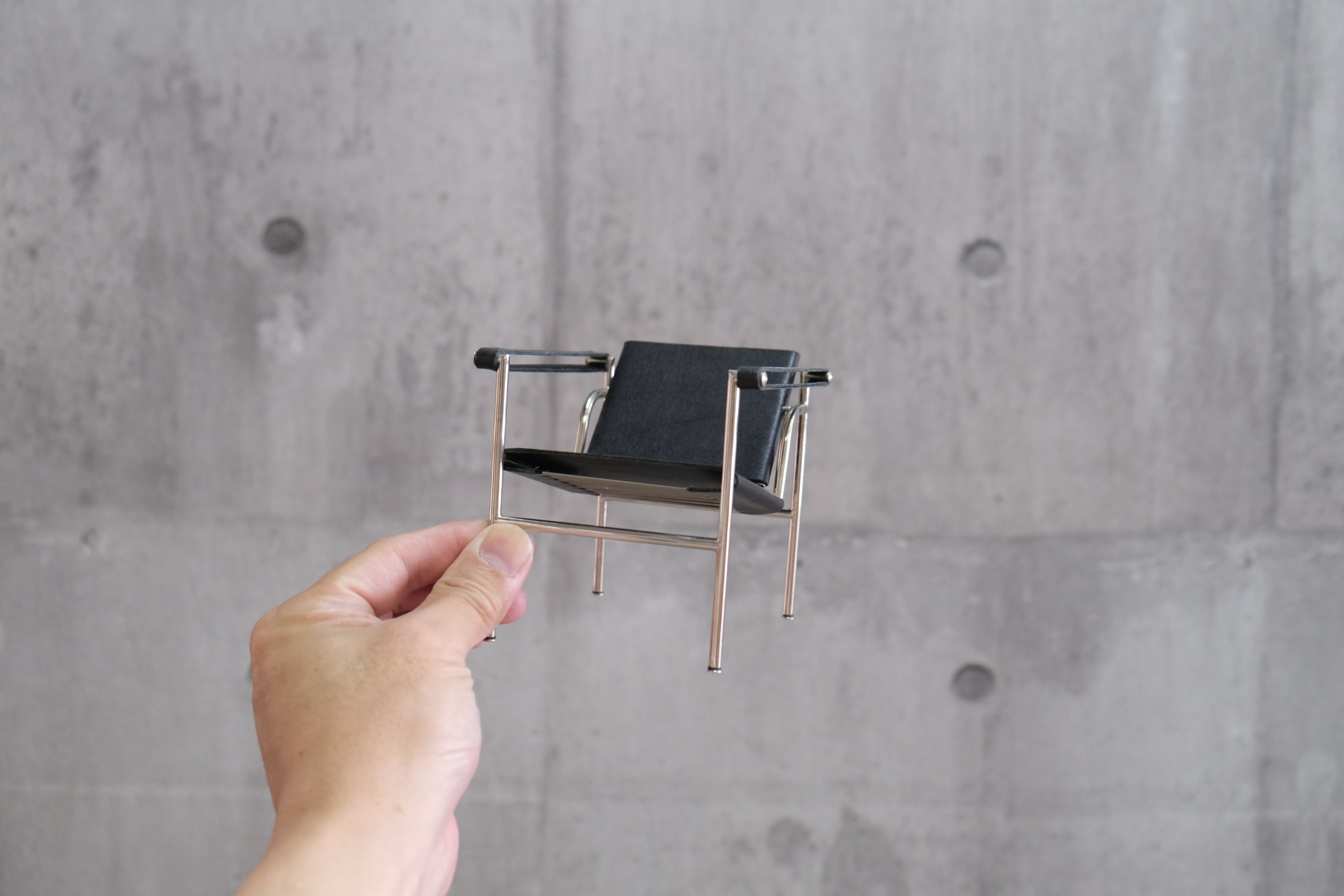 LC1 ミニチュアチェア|ル・コルビュジエ+ペリアン+ジャンヌレ|Vitra Design Museum製