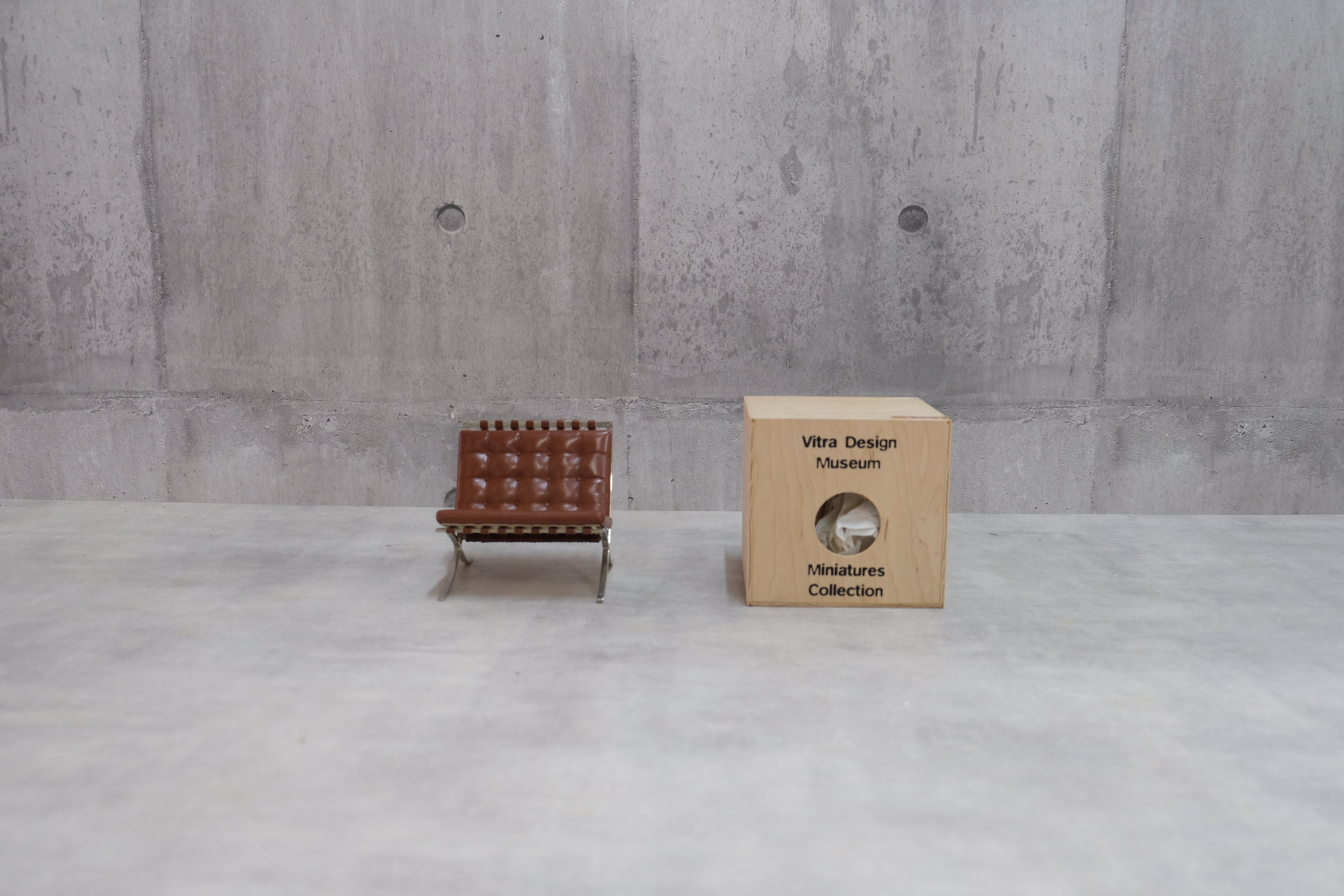 Mies van der Rohe MR 90 miniture chair Vitra Design Museum ミース・ファンデルロー –  Helvetica