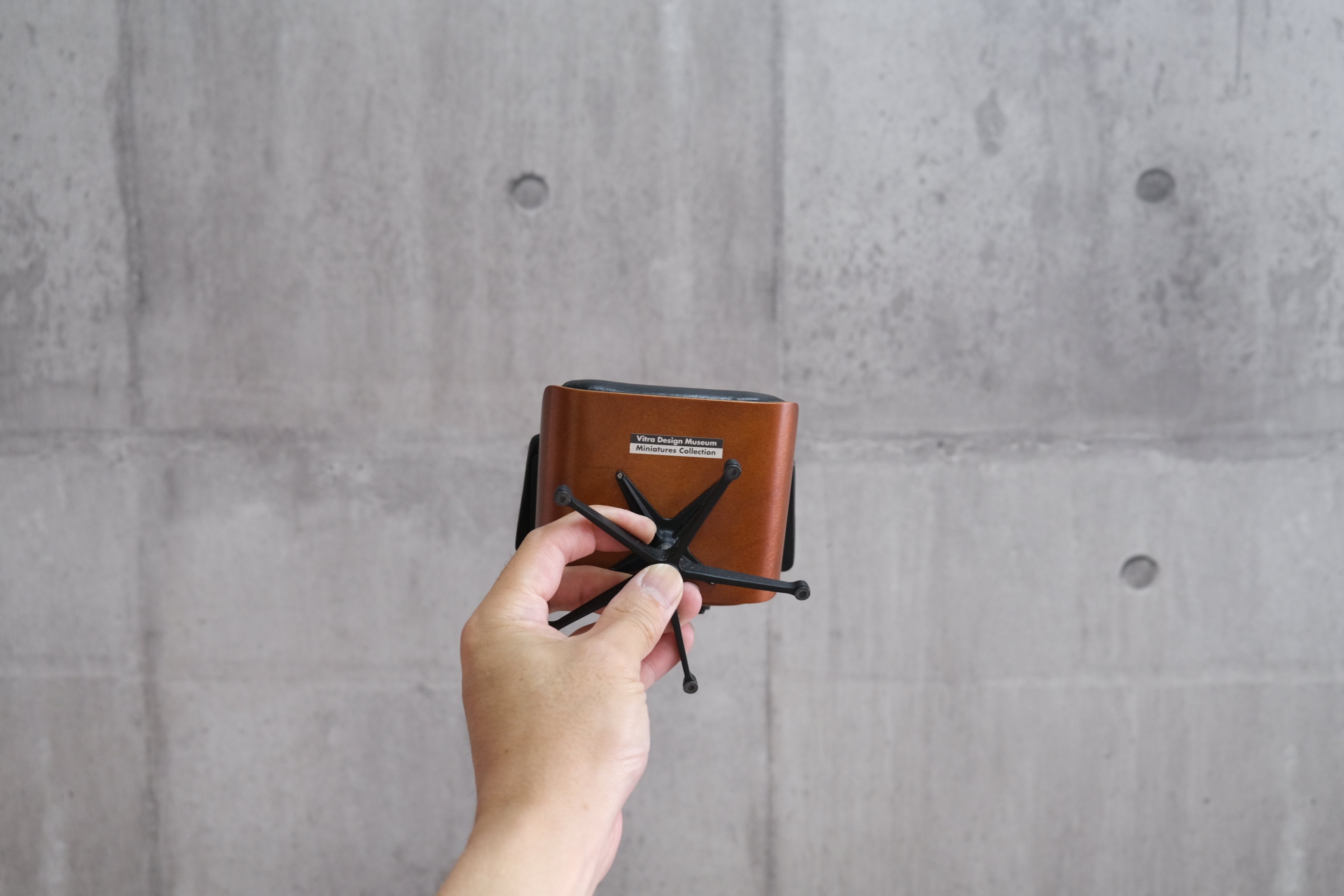 1/6スケール|イームズ ラウンジチェア&オットマン ミニチュア(Vitra公式・箱付き)