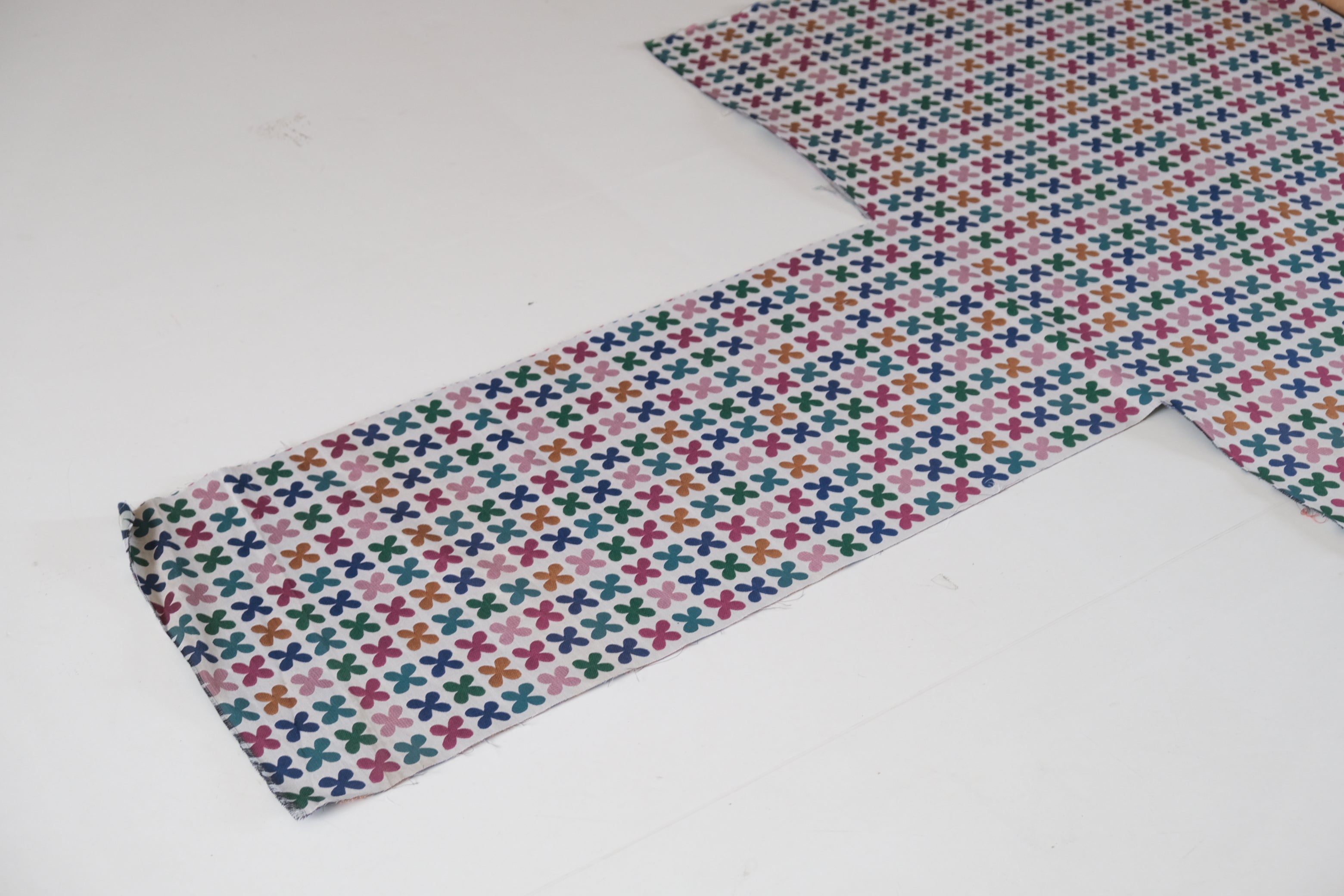 色とリズムが踊る布|Girard「Crimson」ファブリック/maharam