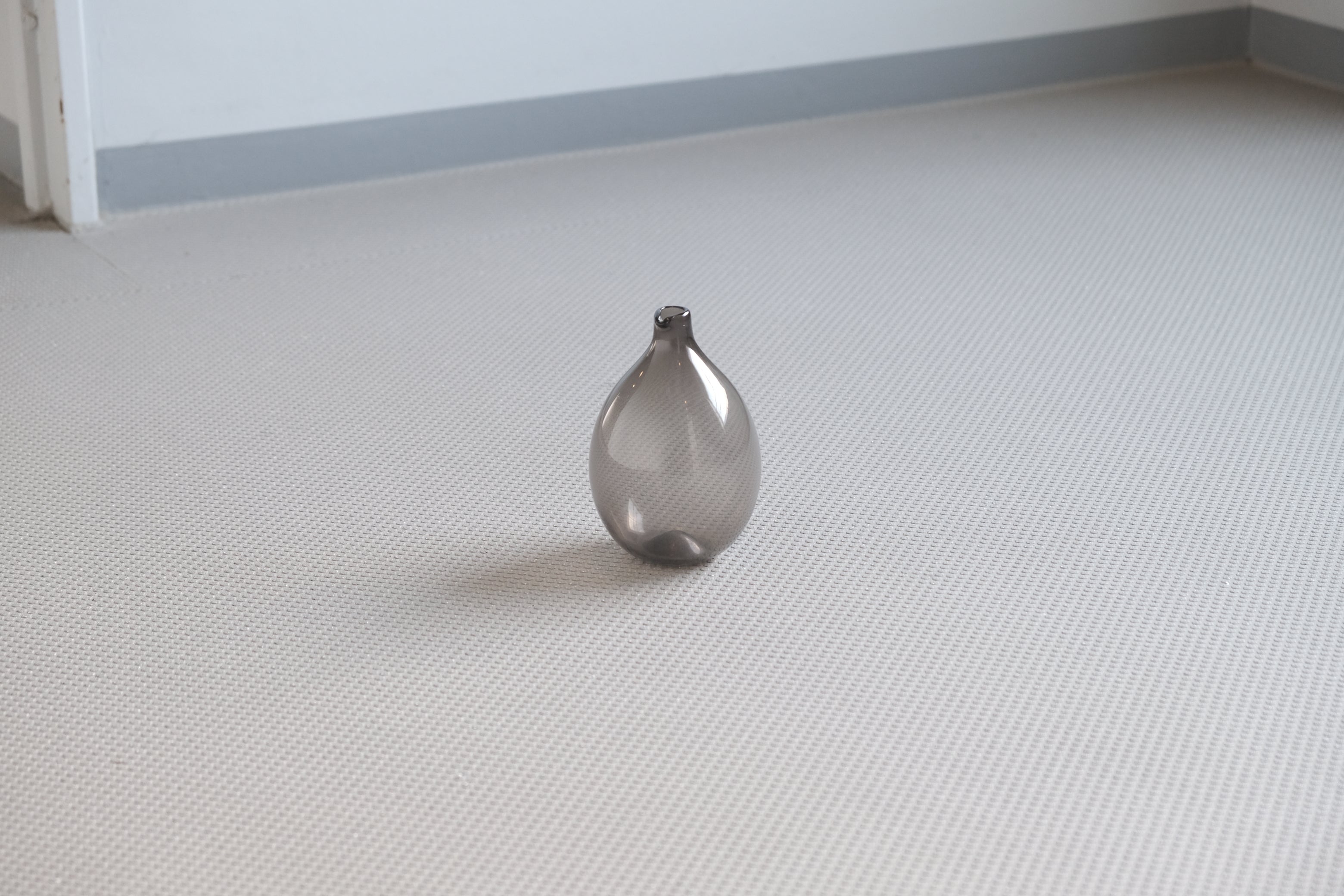 Timo Sarpaneva(ティモ・サルパネヴァ)《i-401》Bird Bottle|イッタラ 薄紫のヴィンテージフラワーベース