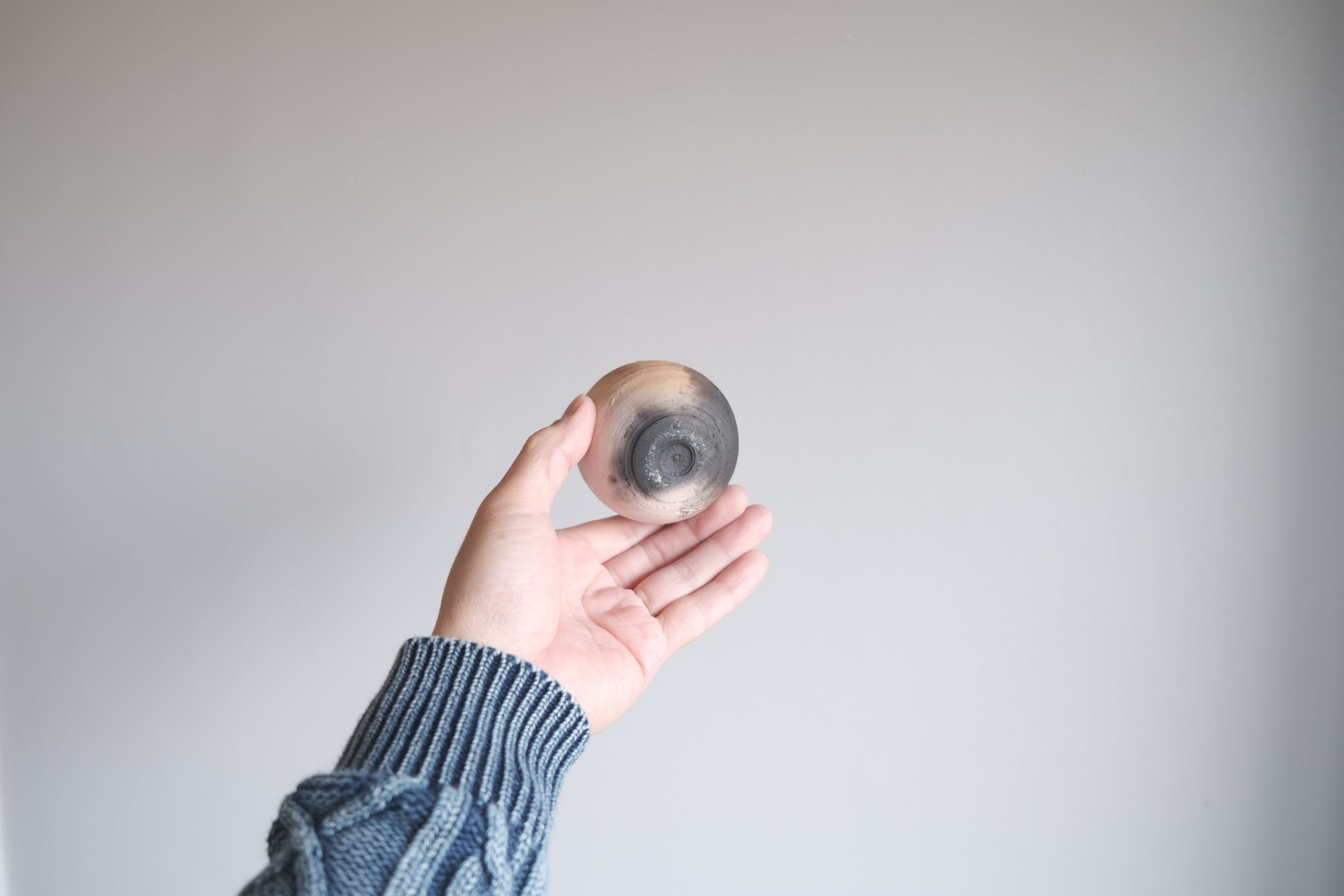 棚橋祐介|初期作品 小壺(径約6cm)窯印あり|陶器 オブジェ
