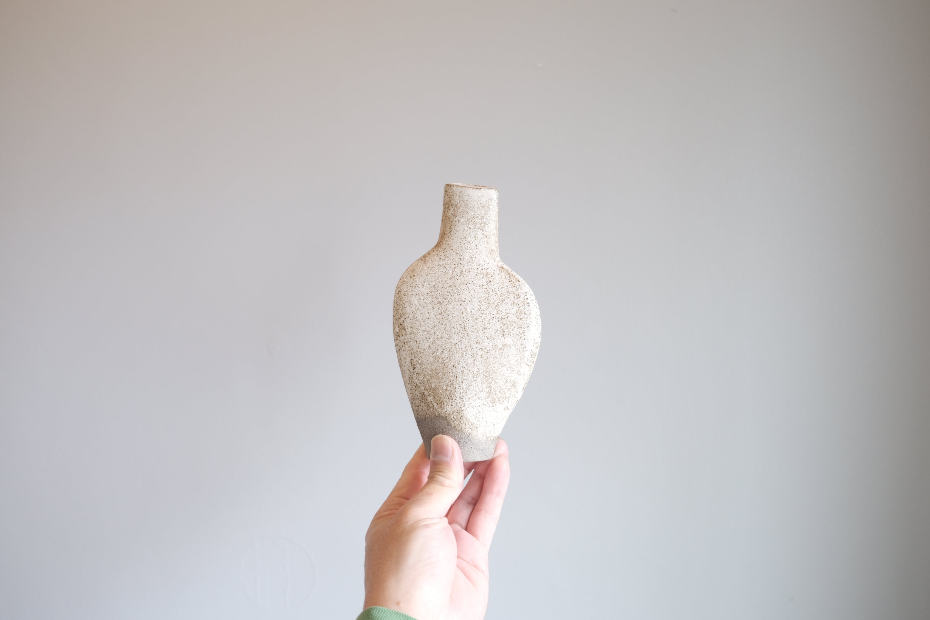 GUIDO DE ZAN 花器|線ではなく、形と色で惹かせる小さな陶花器