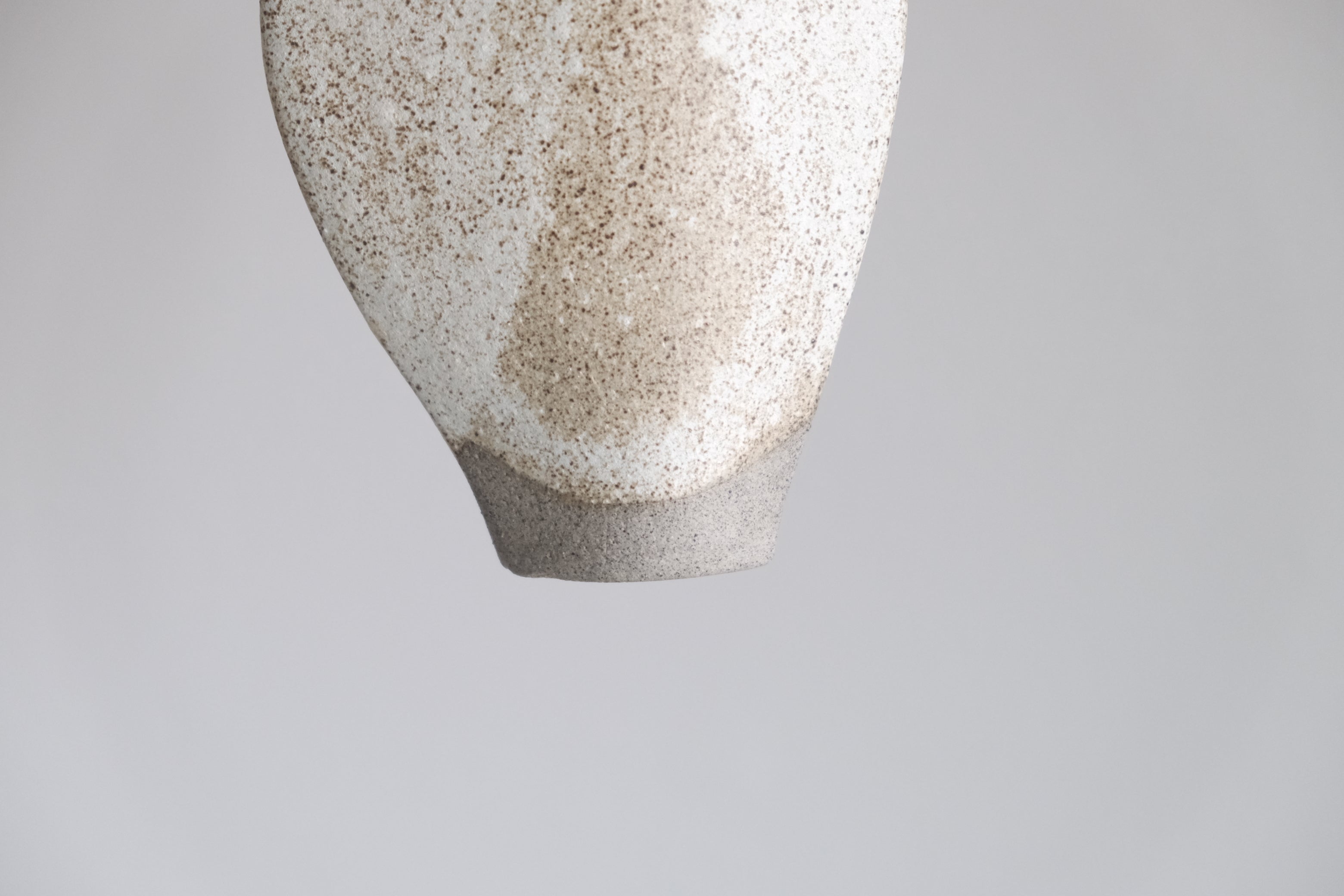 GUIDO DE ZAN 花器|線ではなく、形と色で惹かせる小さな陶花器