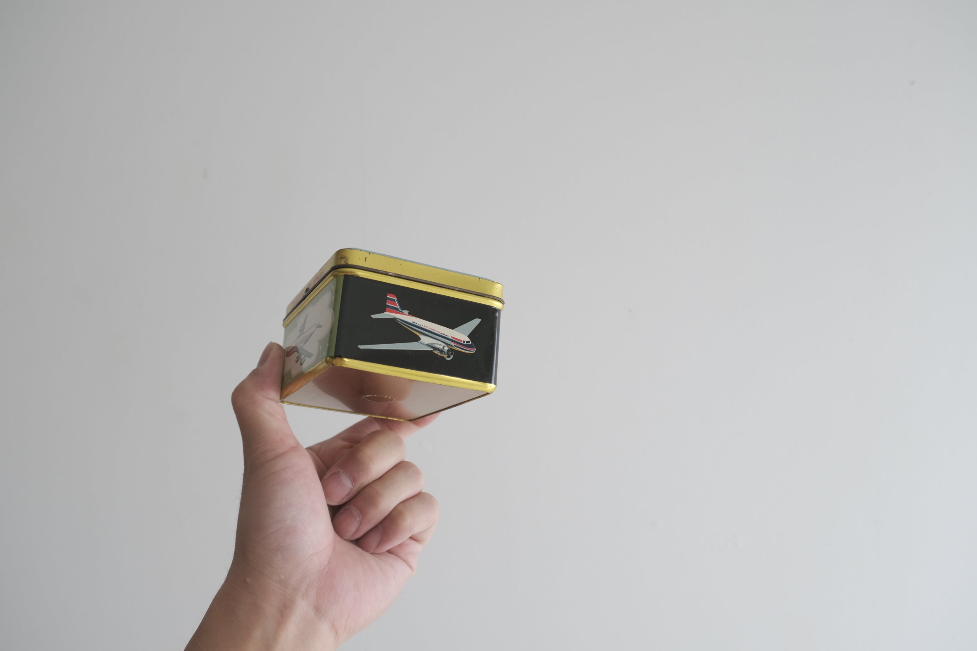 Braniff Airways ファーストクラス チョコレート缶|ヴィンテージ未使用品 Tin Box