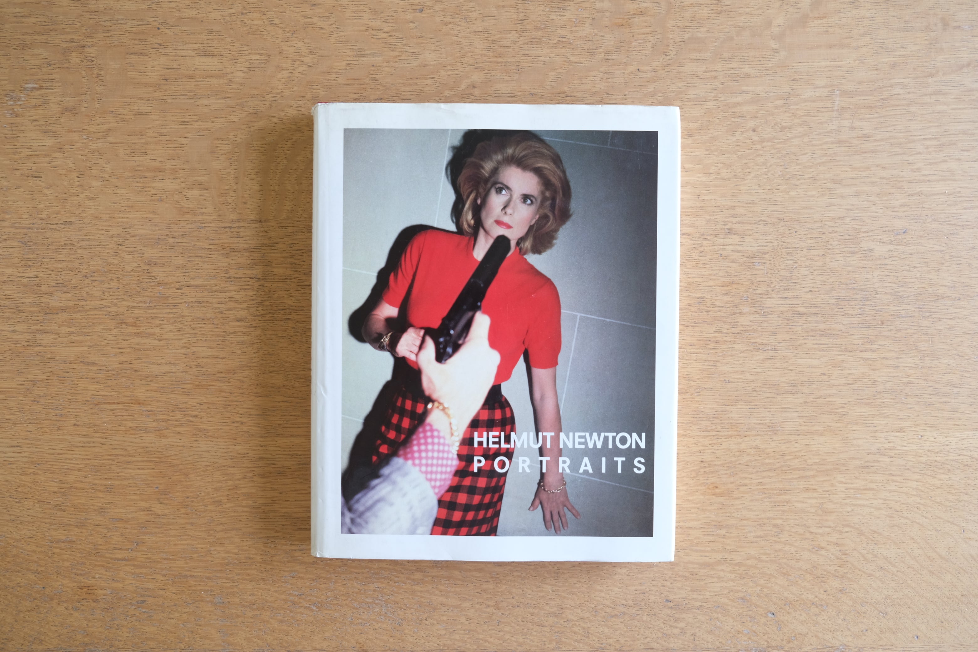 HELMUT NEWTON PORTRAITS 写真集 ヘルムート・ニュートン ファッション写真の巨匠 ポートレート集 – Helvetica
