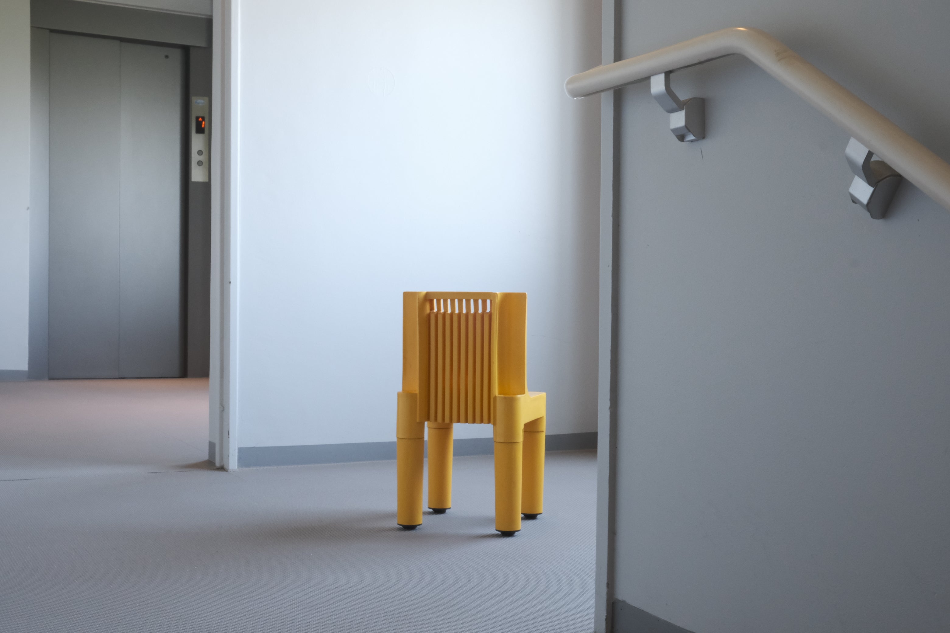 Kartell K4999 キッズチェア|色彩と機能が未来へ継承される、モジュールデザインの原点