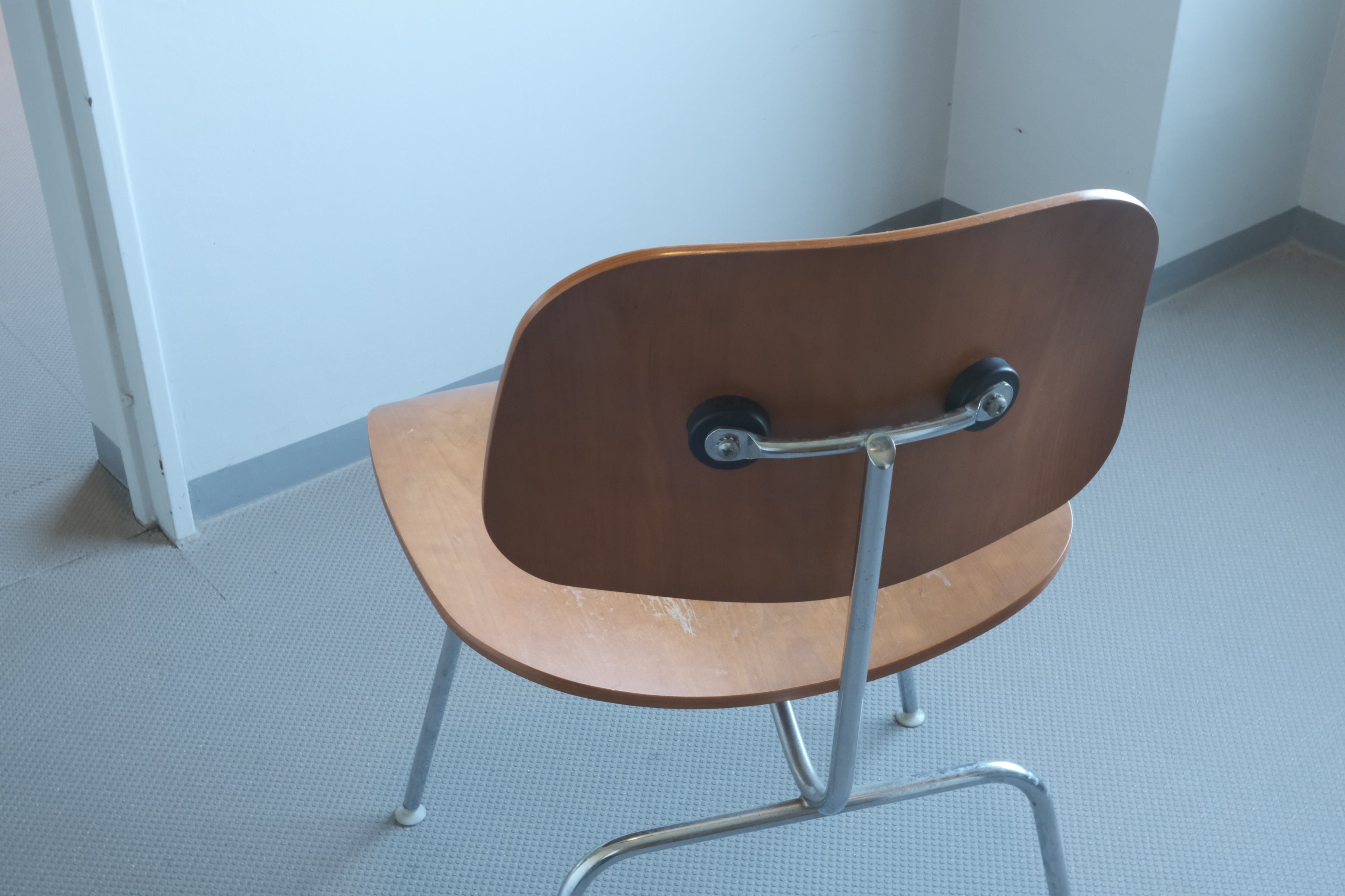 【正規品】Herman Miller イームズ DCM ウォールナット プライウッドダイニングチェア