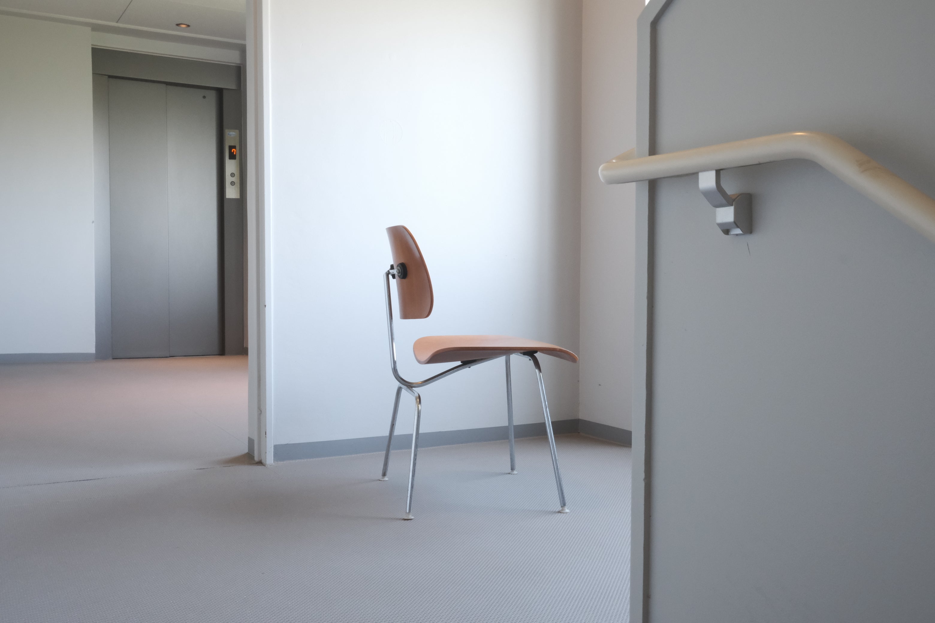 【正規品】Herman Miller イームズ DCM ウォールナット プライウッドダイニングチェア