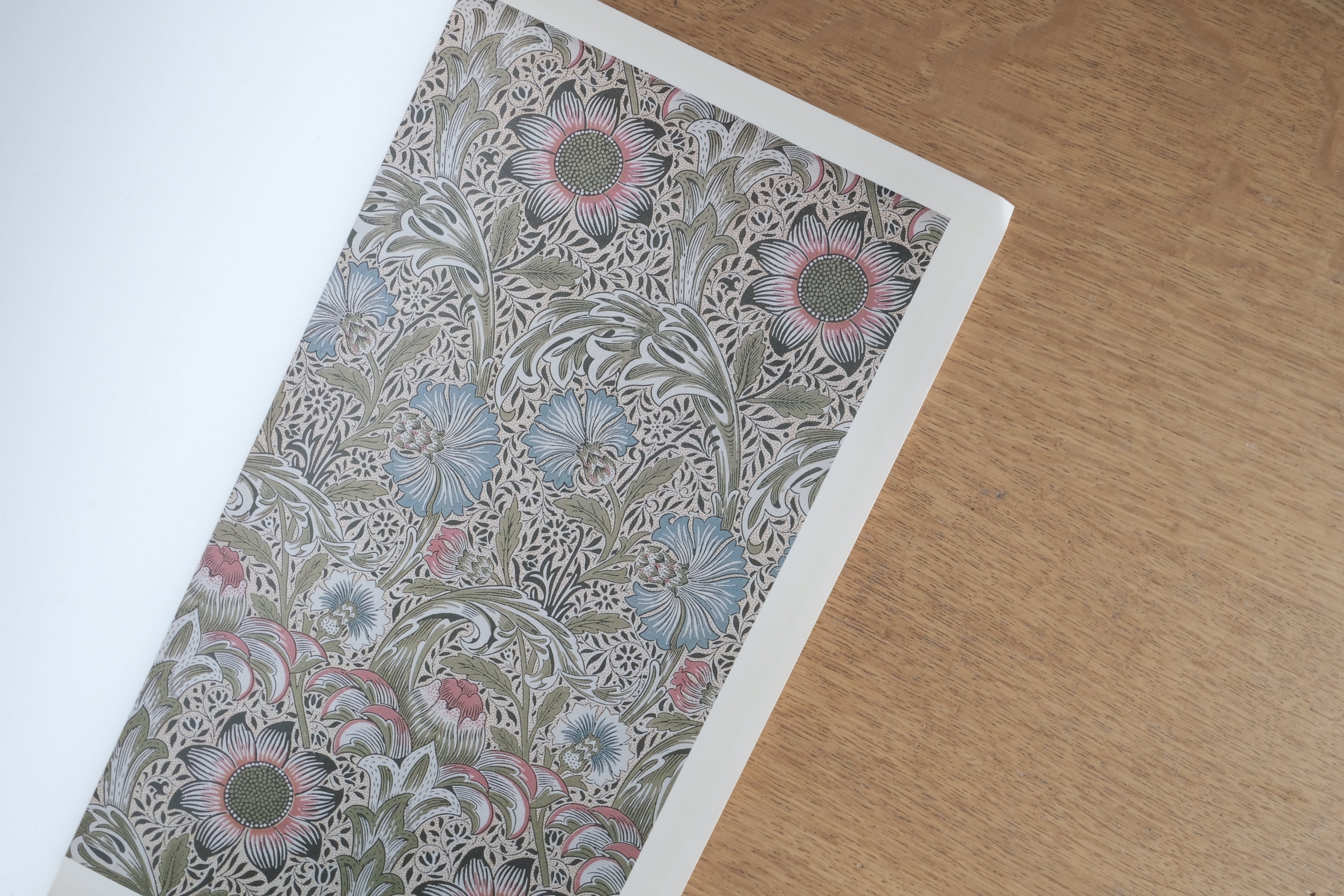 ウィリアム・モリス図案集|William Morris Designs and Patterns(Norah Gillow/大型本/1988年)