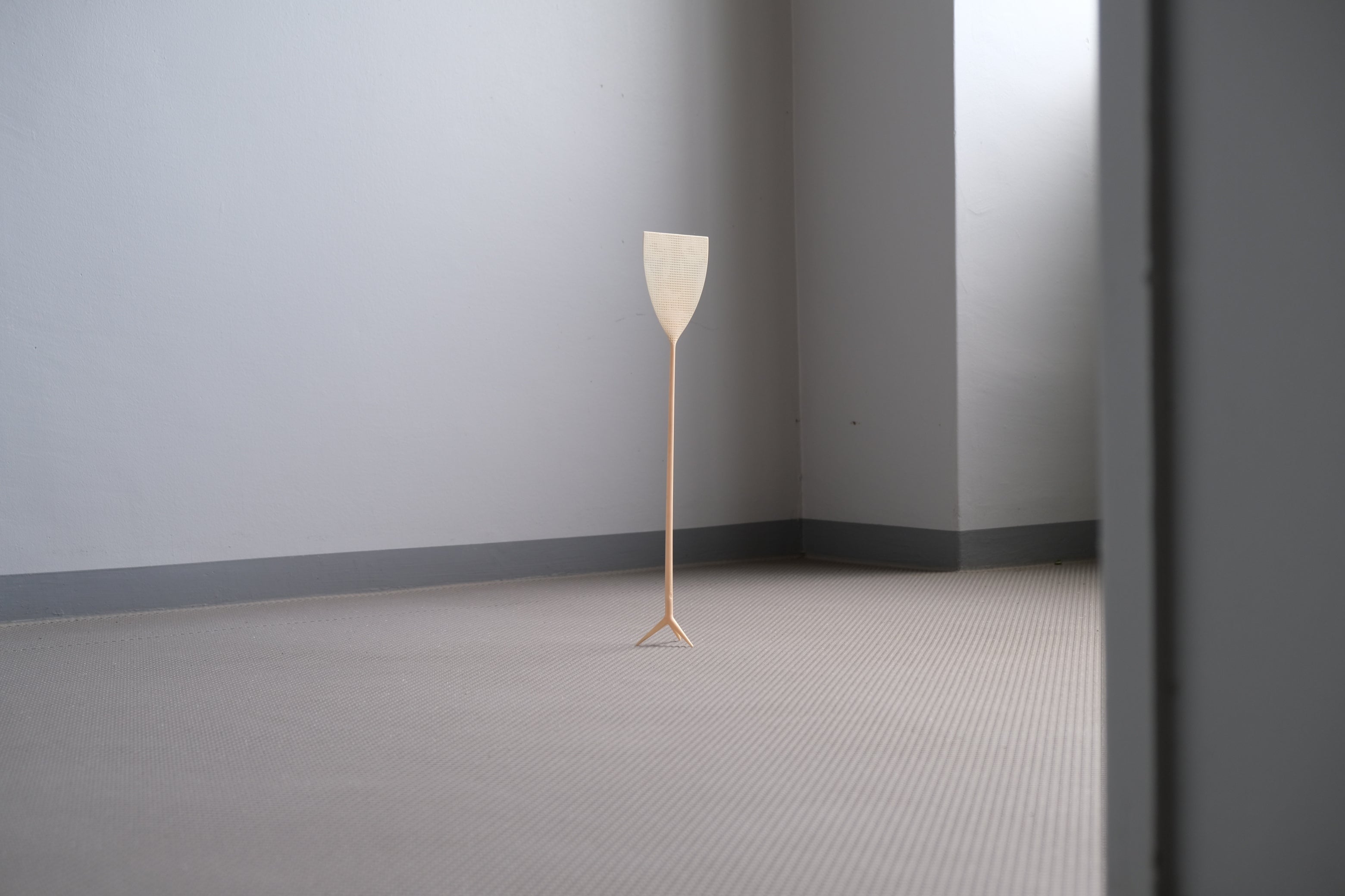 ALESSI DR. Skud ハエ叩き|フィリップ・スタルク 自立式フライスワッター