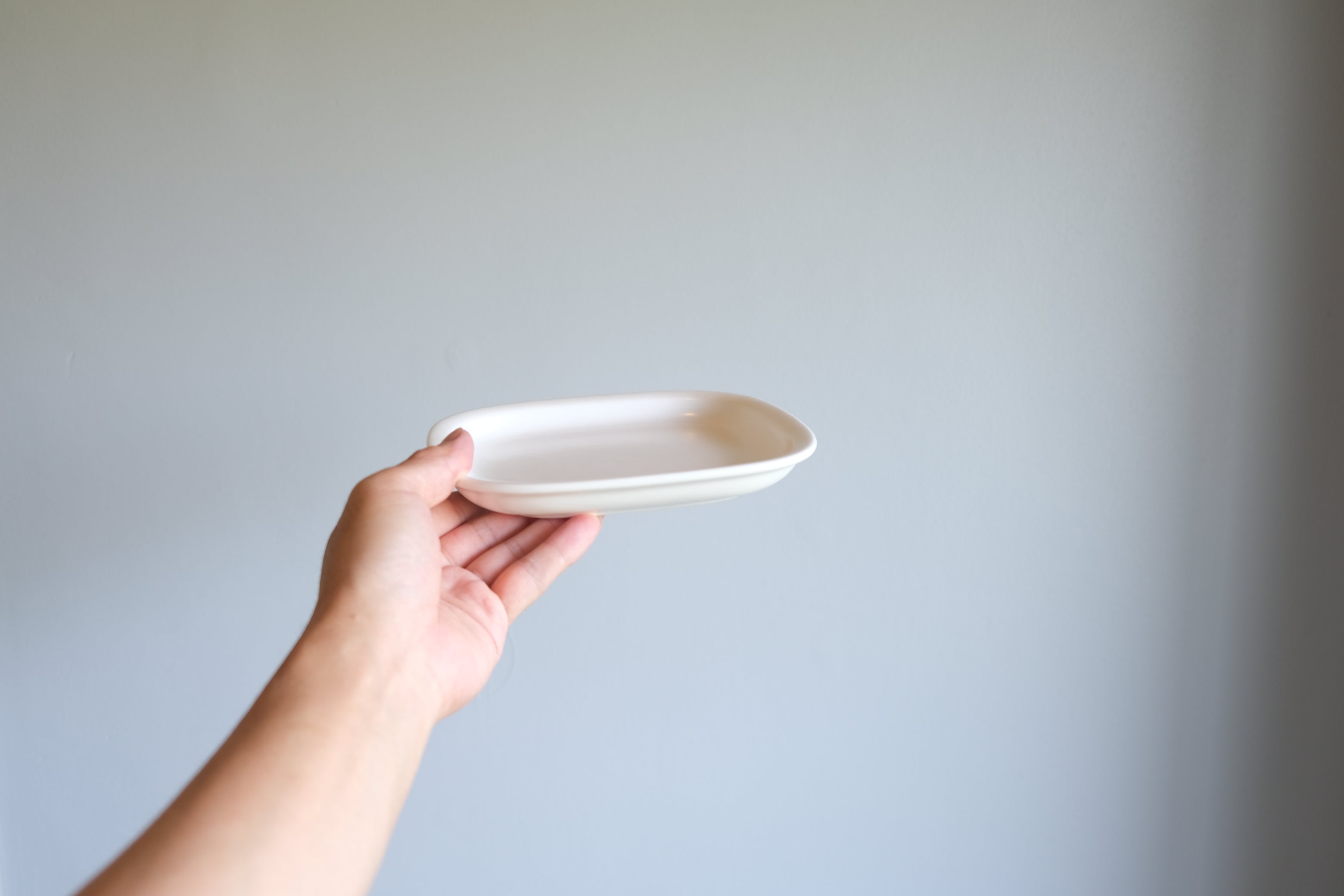 柳宗理 白黒の食器シリーズ プレート Mサイズ セラミック MoMA選定 瀬戸焼 18.5×18.5×3cm