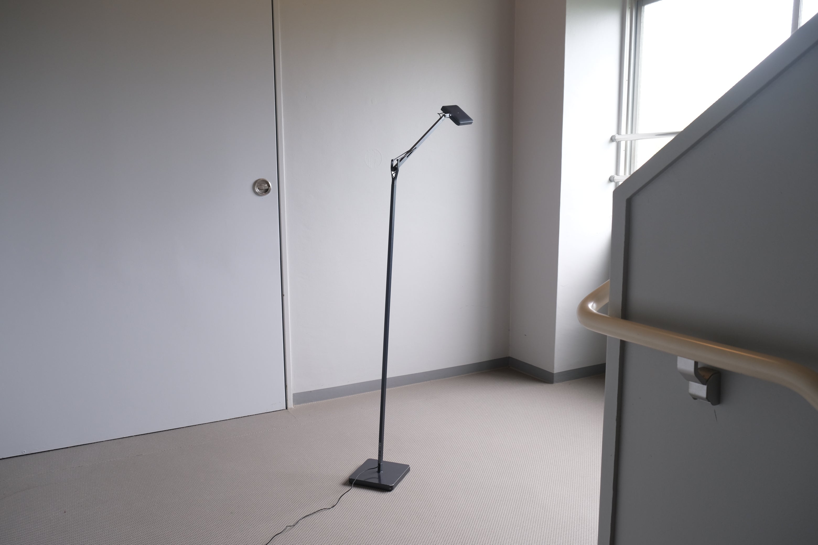 FLOS KELVIN F LED フロアライト|Antonio Citterio アントニオ・チッテリオ|ブラック