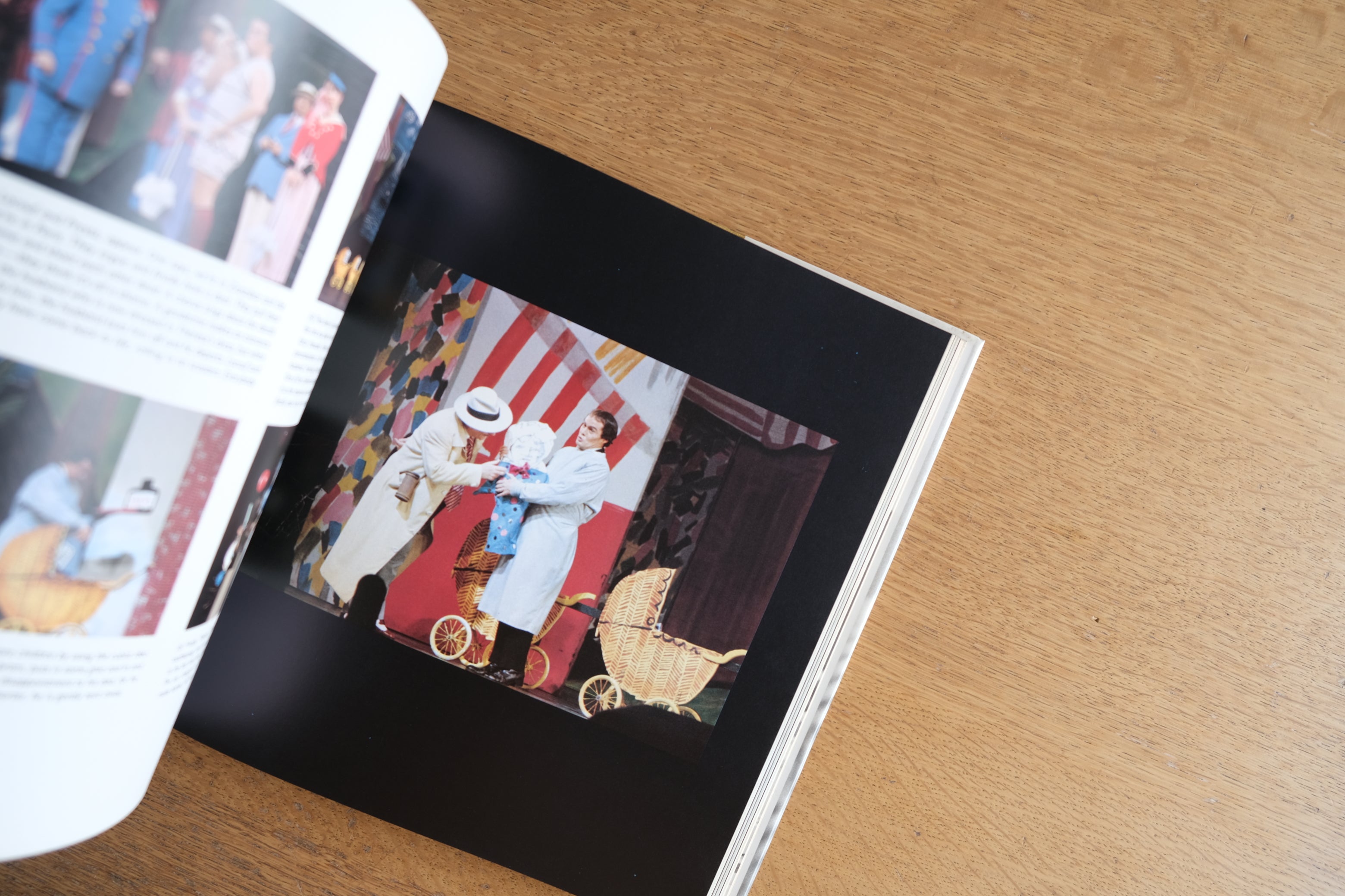 Hockney Paints the Stage|デイヴィッド・ホックニー 舞台芸術 図録 1983年 Abbeville Press 227ページ